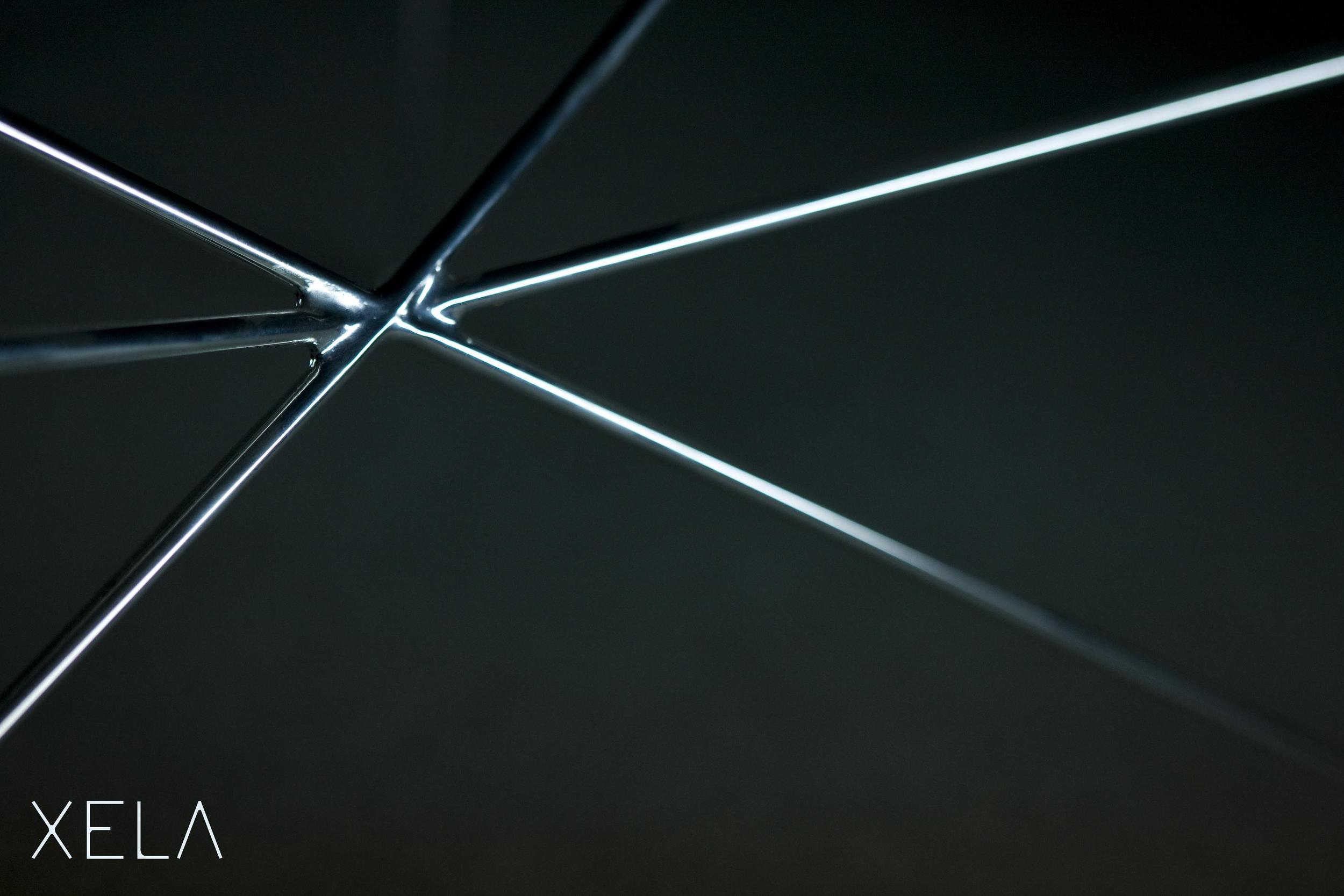 Dots connected by lines, which in turn form structures. The rigidity of these structures is softened by the liquidity of the joints. Fluid Geometry is the concept for this furniture piece. 