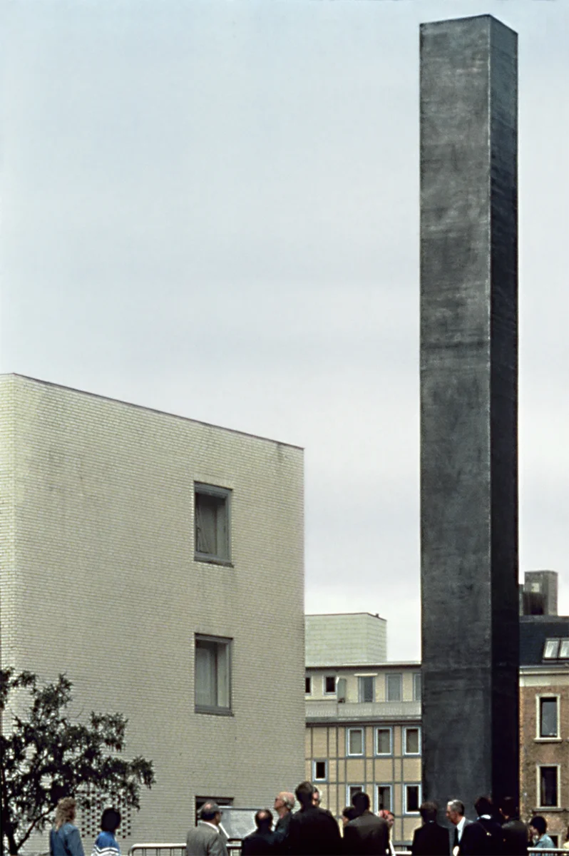Esther Shalev-Gerz and Jochen Gerz, Monument Against Fascism (1986), permanent installation, Hamburg, Germany 1986. Photograph courtesy of Esther Shalev-Gerz