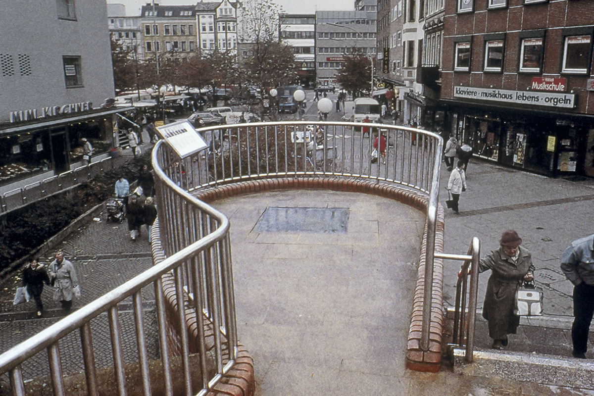 Esther Shalev-Gerz and Jochen Gerz, Monument Against Fascism (1986), permanent installation, Hamburg, Germany, installation view, 1993. The panel at left includes documentation of the column at various stages of its descent and the artists’ invitation, in seven languages, for people to write on and inscribe the monument. Photograph courtesy of Esther Shalev-Gerz