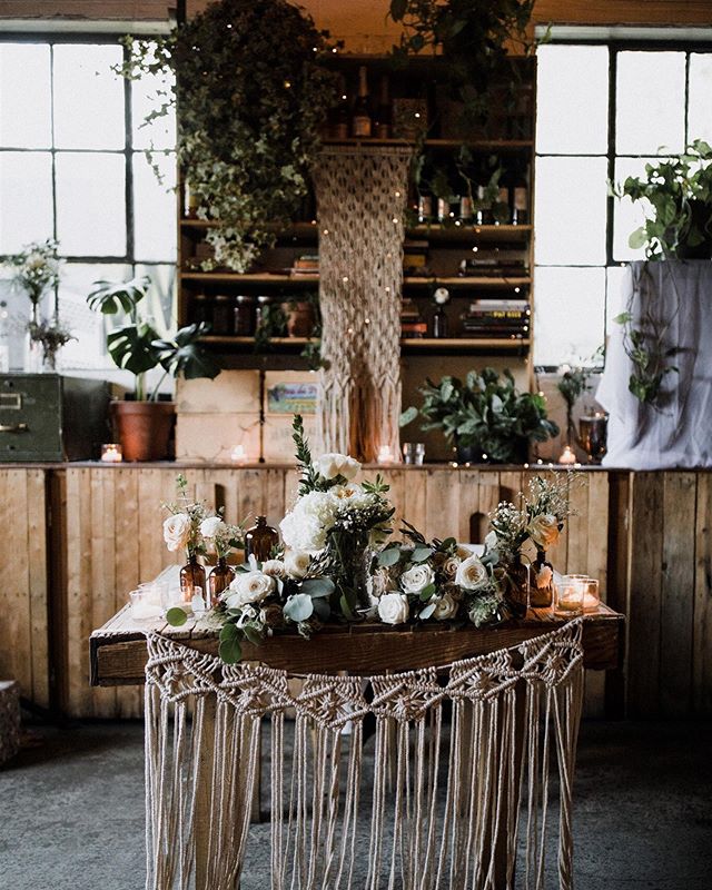 Table for ✌🏻 cocktail d&icirc;natoire style!
We truly enjoyed creating the design for this boho urban wedding🌿 @brentcalis @grumman78 .
.
.
#wedding #weddingvibes #bohowedding #urbanwedding #macrame #plantlife #greenery #instawedding #weddingdesign