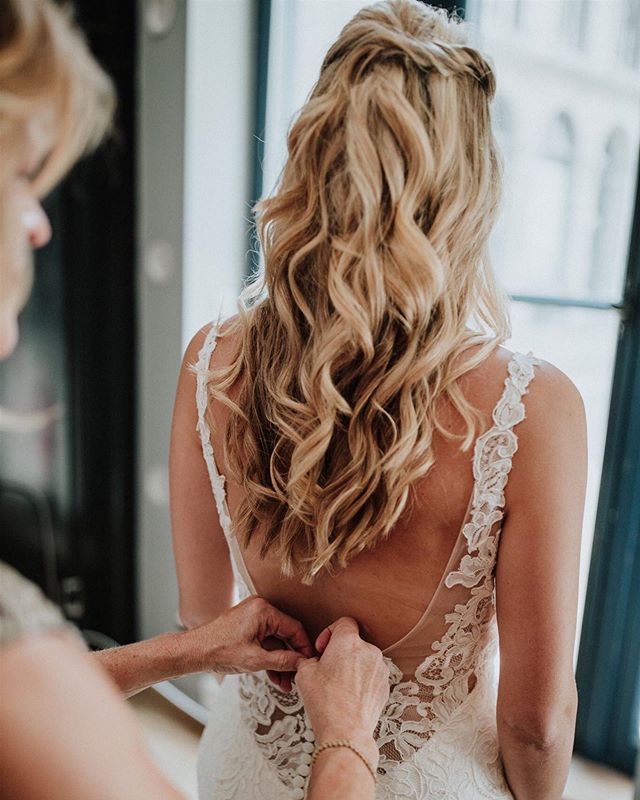 There&rsquo;s nothing quite like a mother&rsquo;s touch🥰 We also all know that many, if not all, milestones wouldn&rsquo;t be possible without our mama&rsquo;s unconditional support💫 A beautiful moment of Leah and her mother, while the bride slips 