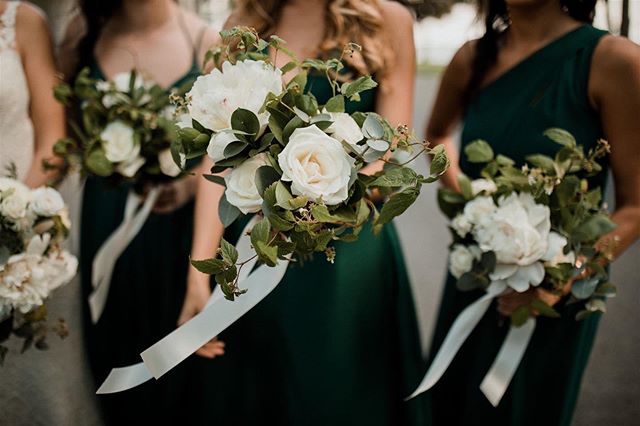 These gorgeous white &amp; cream bouquet blooms perfectly complimented all the bold weddings colours pulled together in this design! Thank you to the ladies at @astilbe who helped us achieve our vision for L&amp;L💚
Photo @brentcalis
Dresses @davidbr