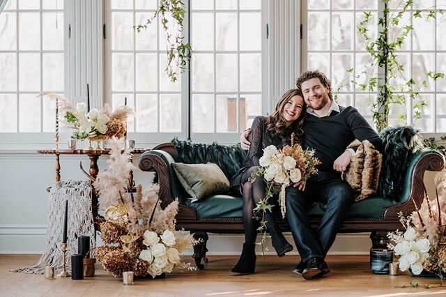 On snowstorm weekends like these, it&rsquo;s all about staying indoors &amp; getting cozy with loved ones🥰
.
.
.
Styled shoot organized by @dekaevents @emilieolsonphotgraphy with the talented @oh.fleurs @terri_hairstylist450 @joellemakeup at @auberg
