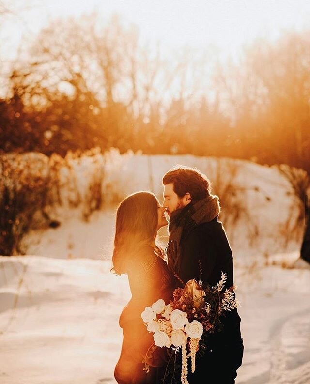 Providing steamy inspiration and warming hearts during this cold streak in Montreal❤️ They say sharing body heat is the best way to warm up 🔥
.
.
.
#truestory #engagement #engaged #shesaidyes #jaiditoui #engagementphotohgraphy #engagementphotos #win