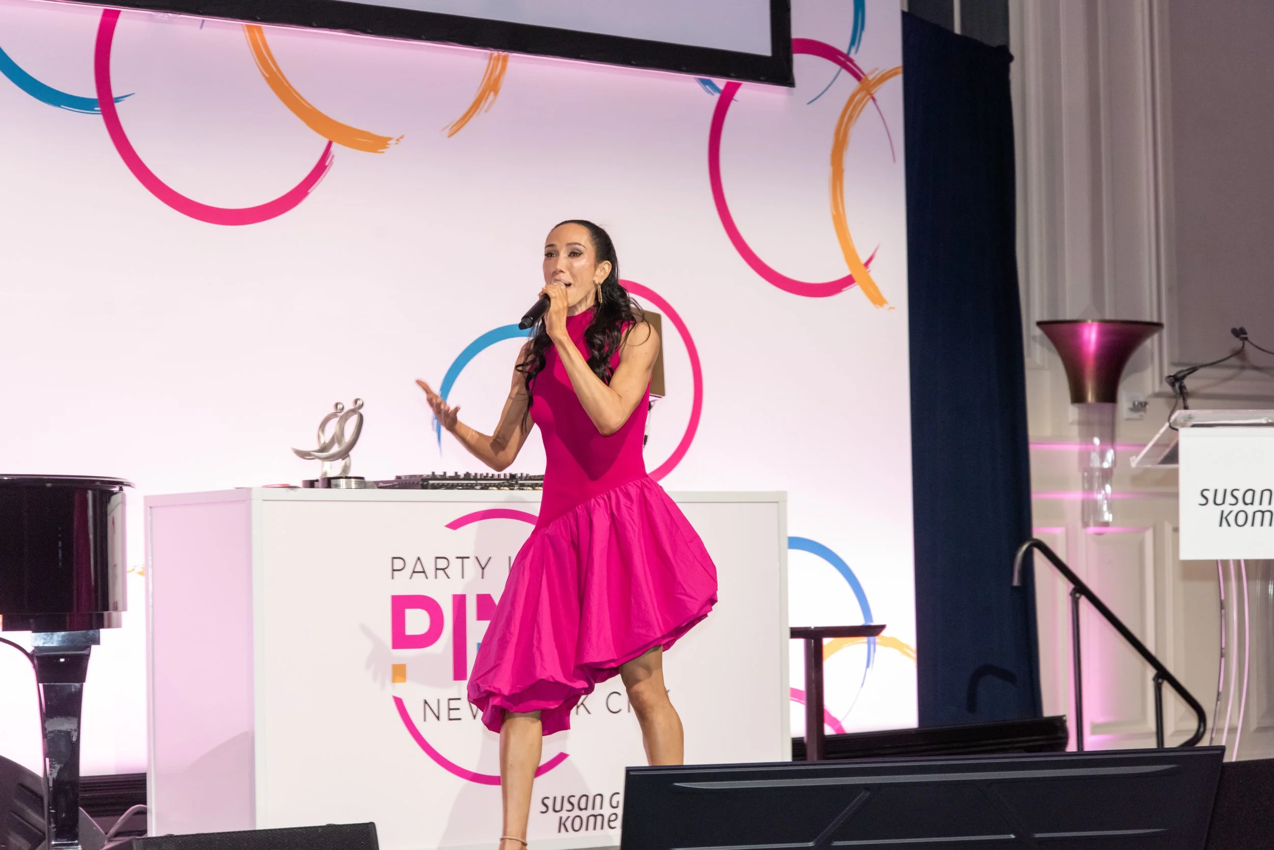 komen-stefanie-resnick-fundraising-stage.jpg