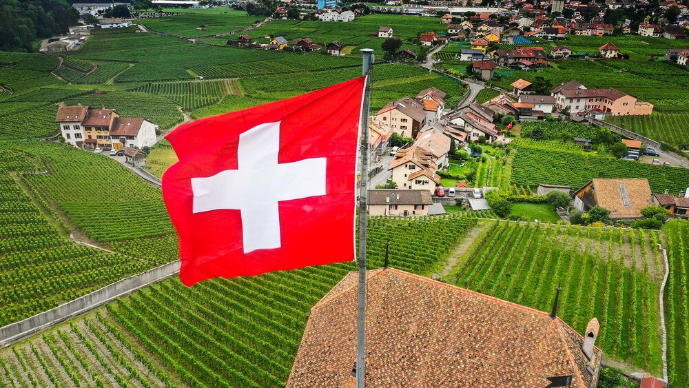 Swiss flag_v03_16x9 (1).jpg