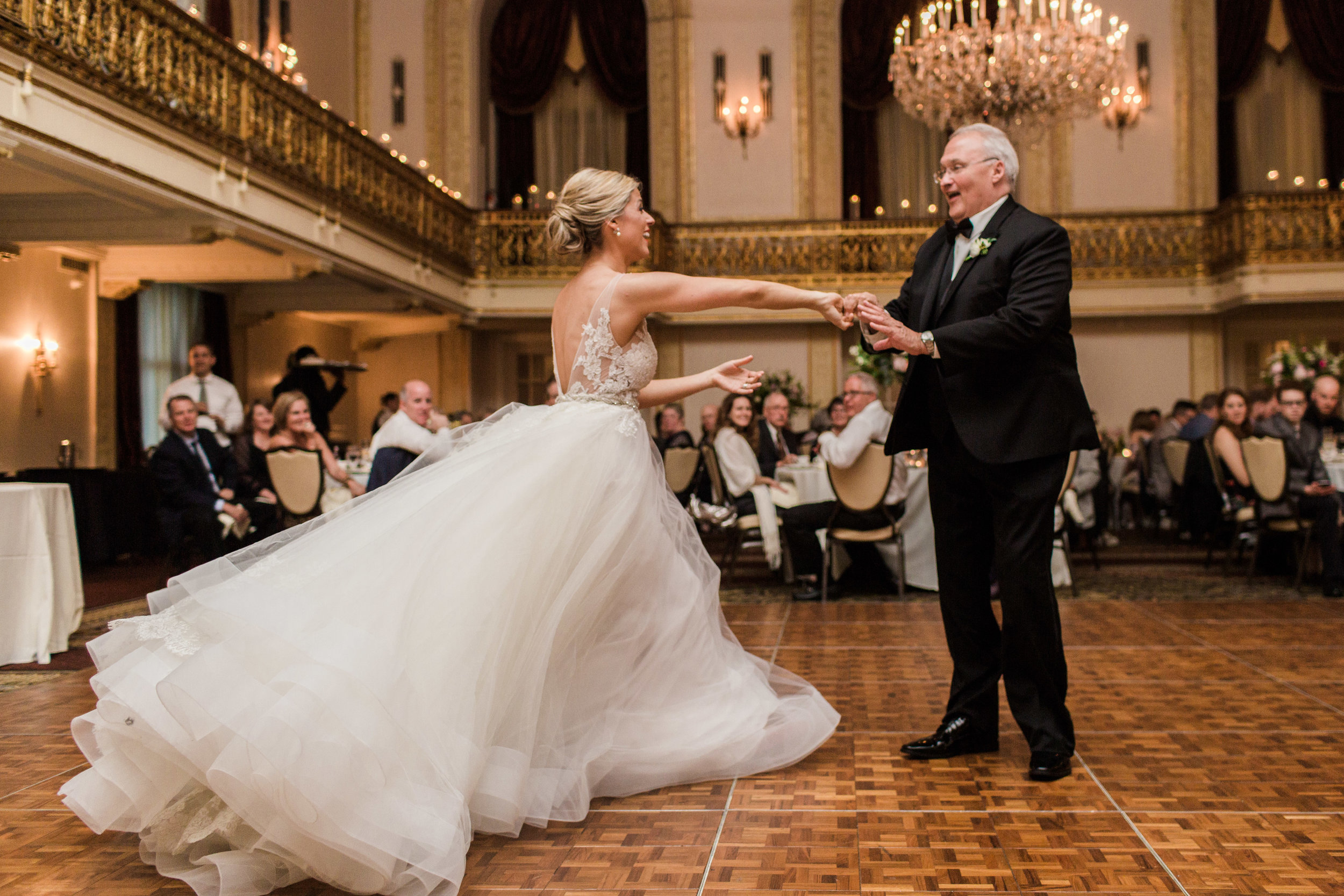 Pittsburgh Wedding Photographer_Omni William Penn Wedding_LAR Weddings