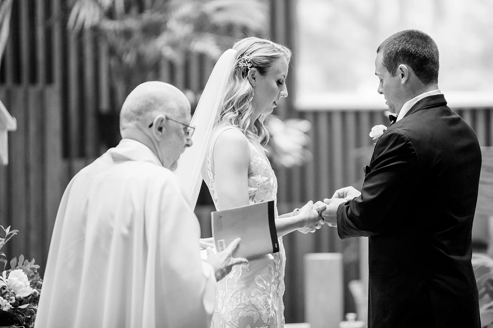 The-Lake-Club-Of-Ohio-Wedding-Youngstown-Wedding-Photographer-L.A.R.Weddings-Lindsey-Ramdin-Best-Wedding-Photographer-Youngstown-Cleveland-Pittsburgh
