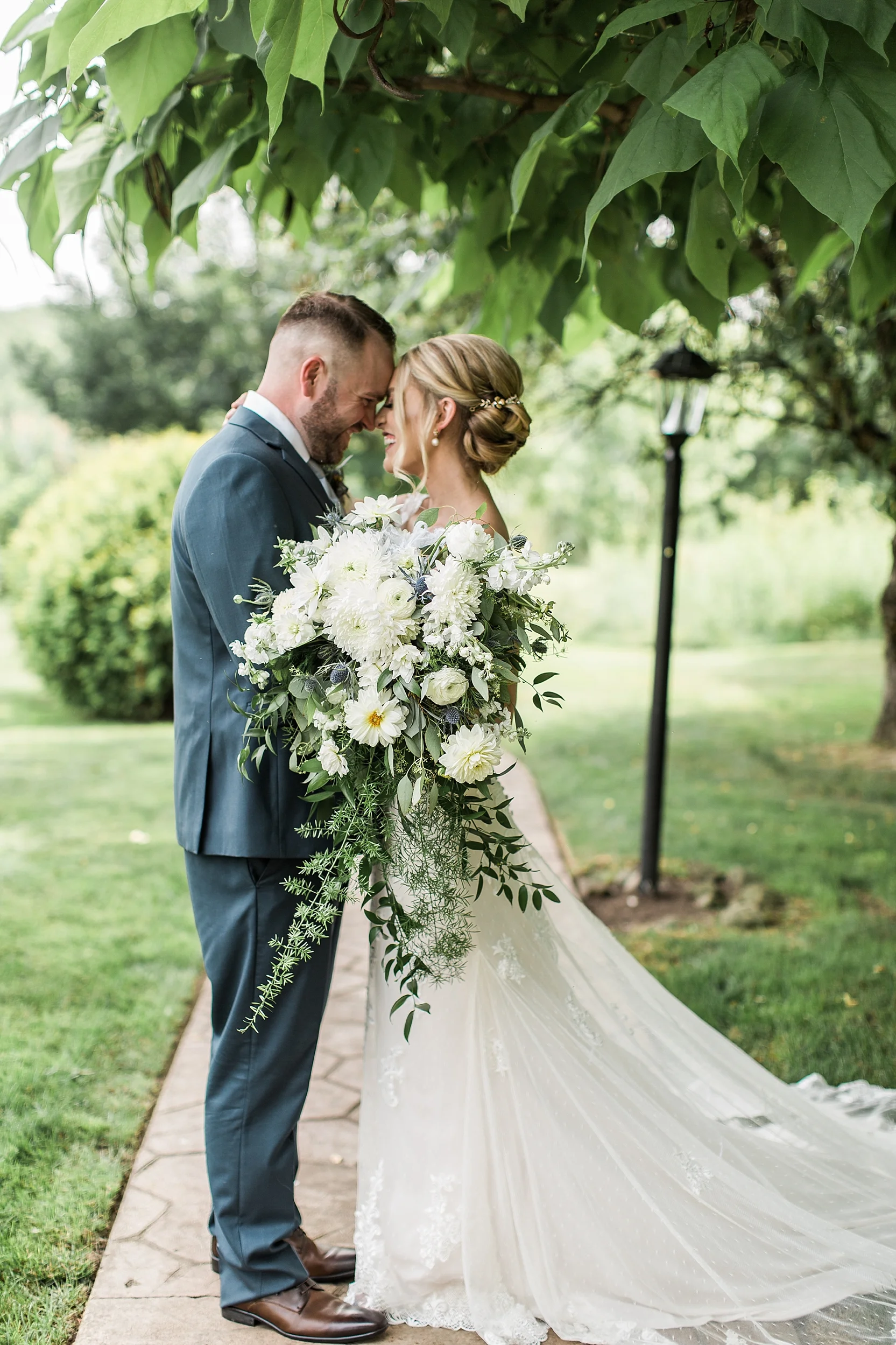 Summer Wedding at the Welshfield Inn | Burton, Ohio | Cleveland, Youngstown, Pittsburgh Wedding Photographer | Lindsey Ramdin