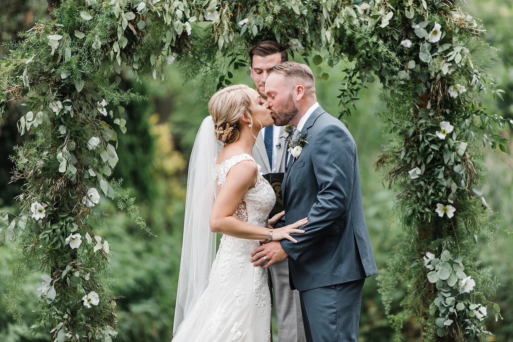 Summer Wedding at the Welshfield Inn | Burton, Ohio | Cleveland, Youngstown, Pittsburgh Wedding Photographer | Lindsey Ramdin