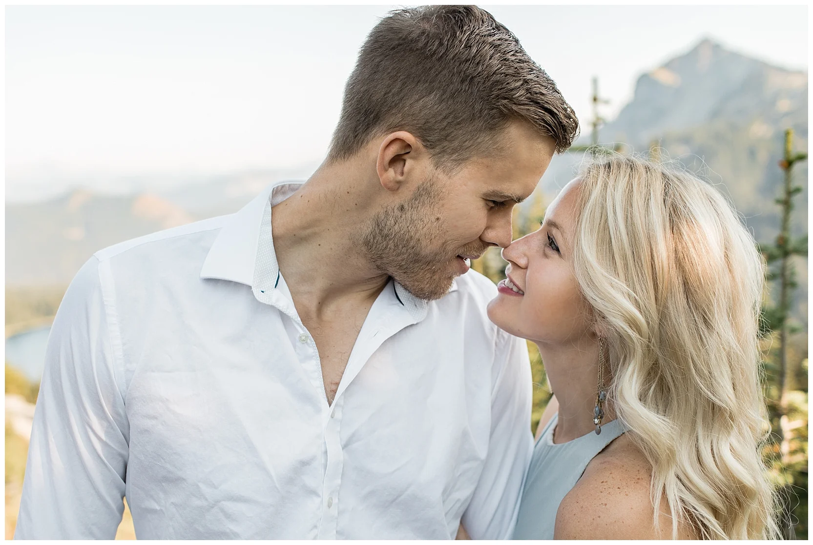 Mount Rainier National Park Engagement Session at Tipsoo Lake | Lindsey Ramdin | L.A.R. Weddings | Seattle Wedding Photographer | Cleveland Wedding Photographer