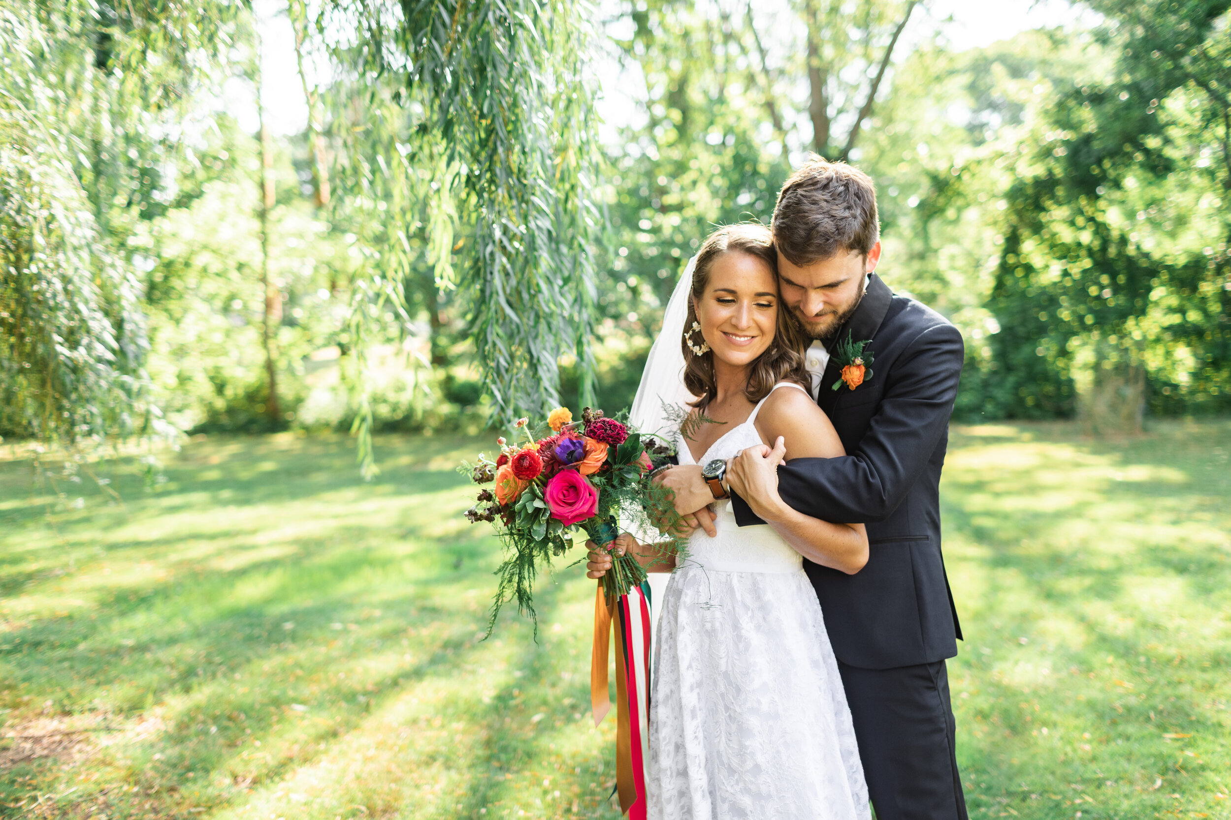 Intimate Backyard Wedding in Cleveland Ohio by Cleveland Wedding Photographer Lindsey Ramdin