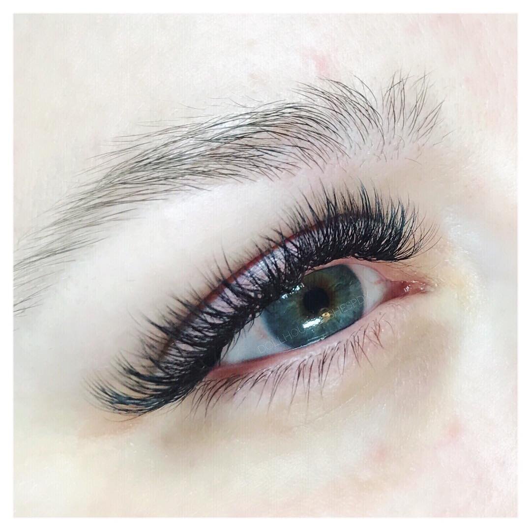 Who&rsquo;s got their lashes filled &amp; ready for the weekend?! 🙋&zwj;♀️🙋🏻&zwj;♀️🙋🏼&zwj;♀️🙋🏽&zwj;♀️🙋🏾&zwj;♀️🙋🏿&zwj;♀️