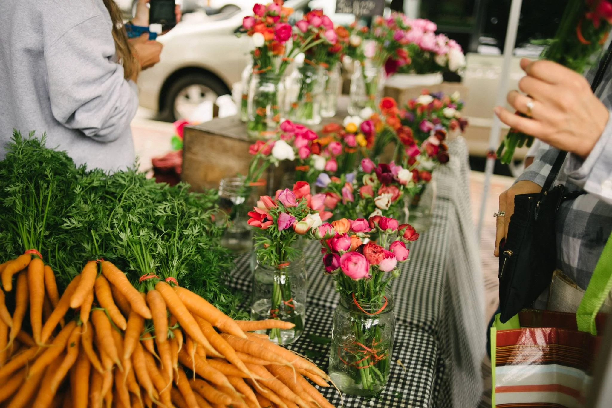 farmersmarketblog-carrots.jpg