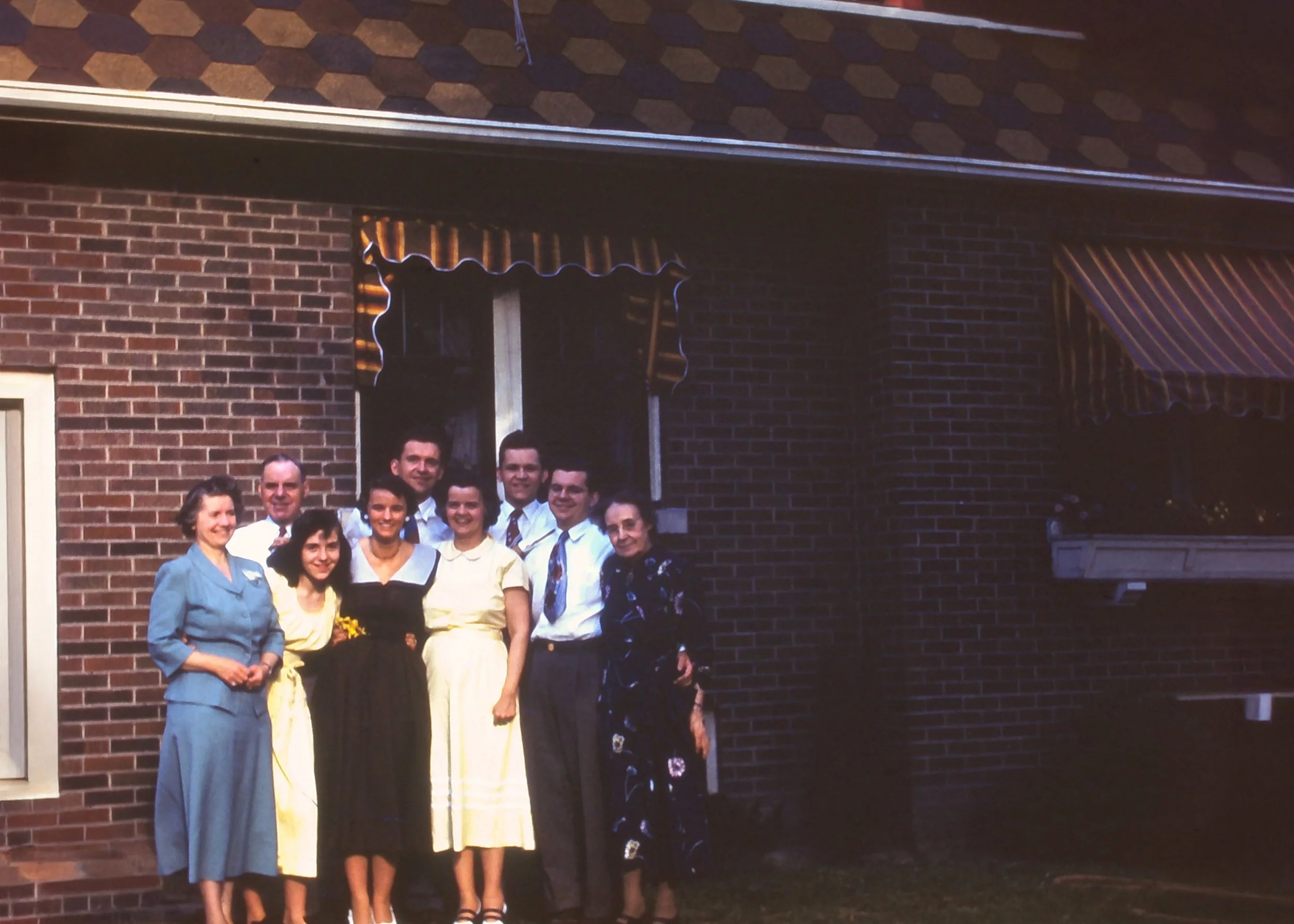 SLIDE_FriendsNeighbors_FamilyGroup1.JPG