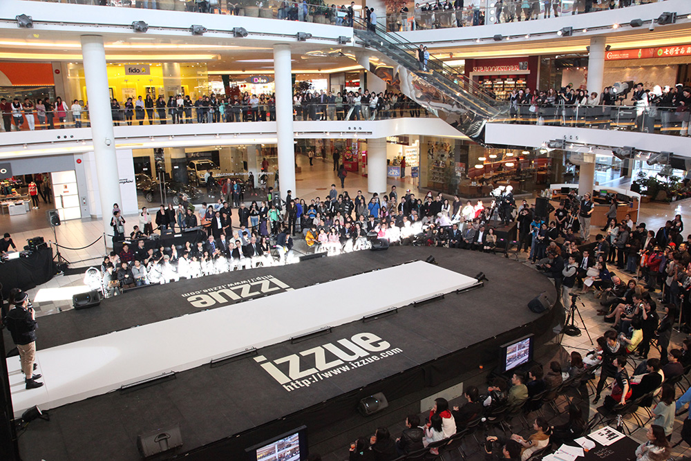 2012: First izzue Flagship Store Opening in Canada
