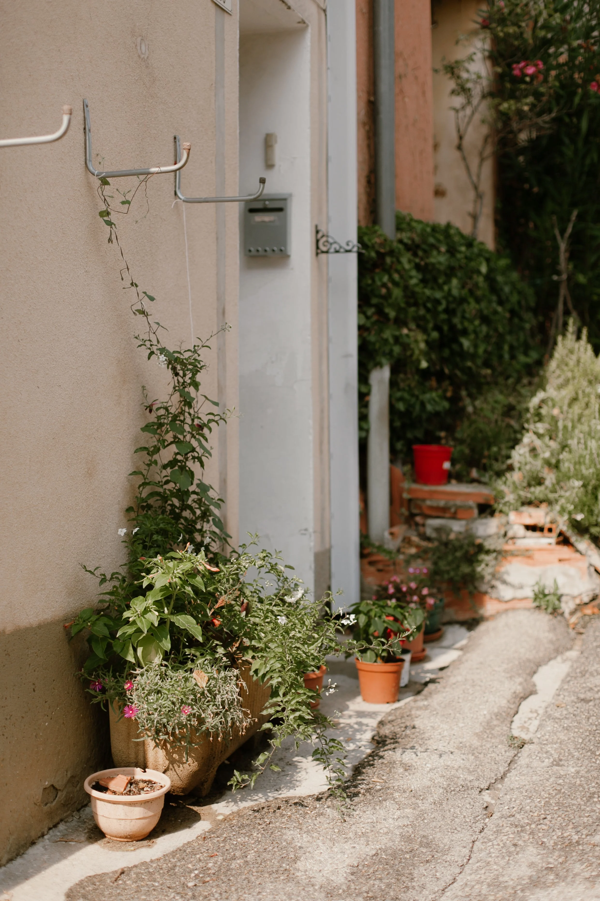 LIFE ON THE FRONT PORCH // PROVENCE