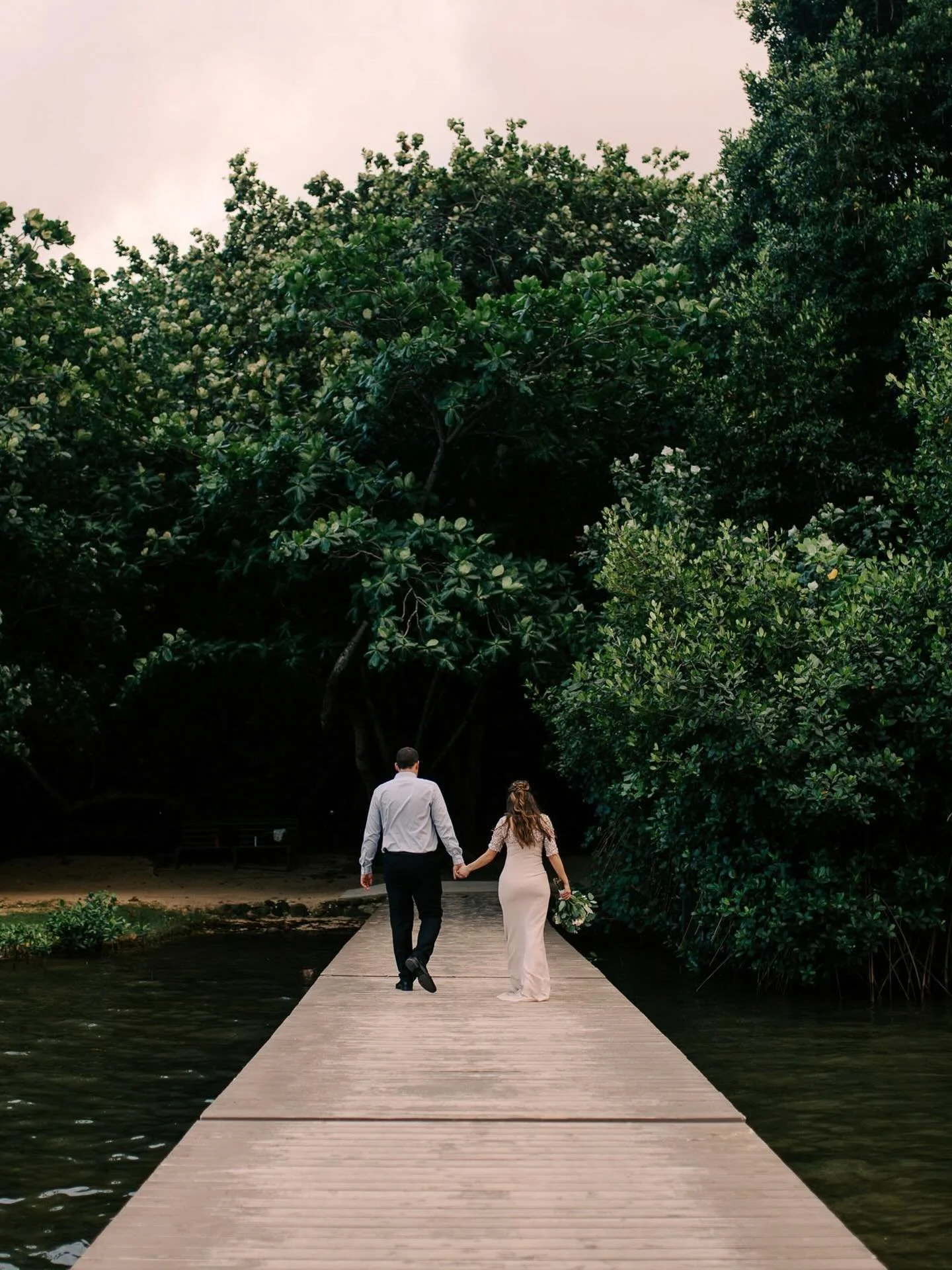 Still here and working even though I haven&rsquo;t uploaded in 9 months lol. Also updated my website with my favorite shots with current edits including this shot from a gorgeous elopement🤍

#oahuweddingphotographer #oahuelopementphotographer #hawai