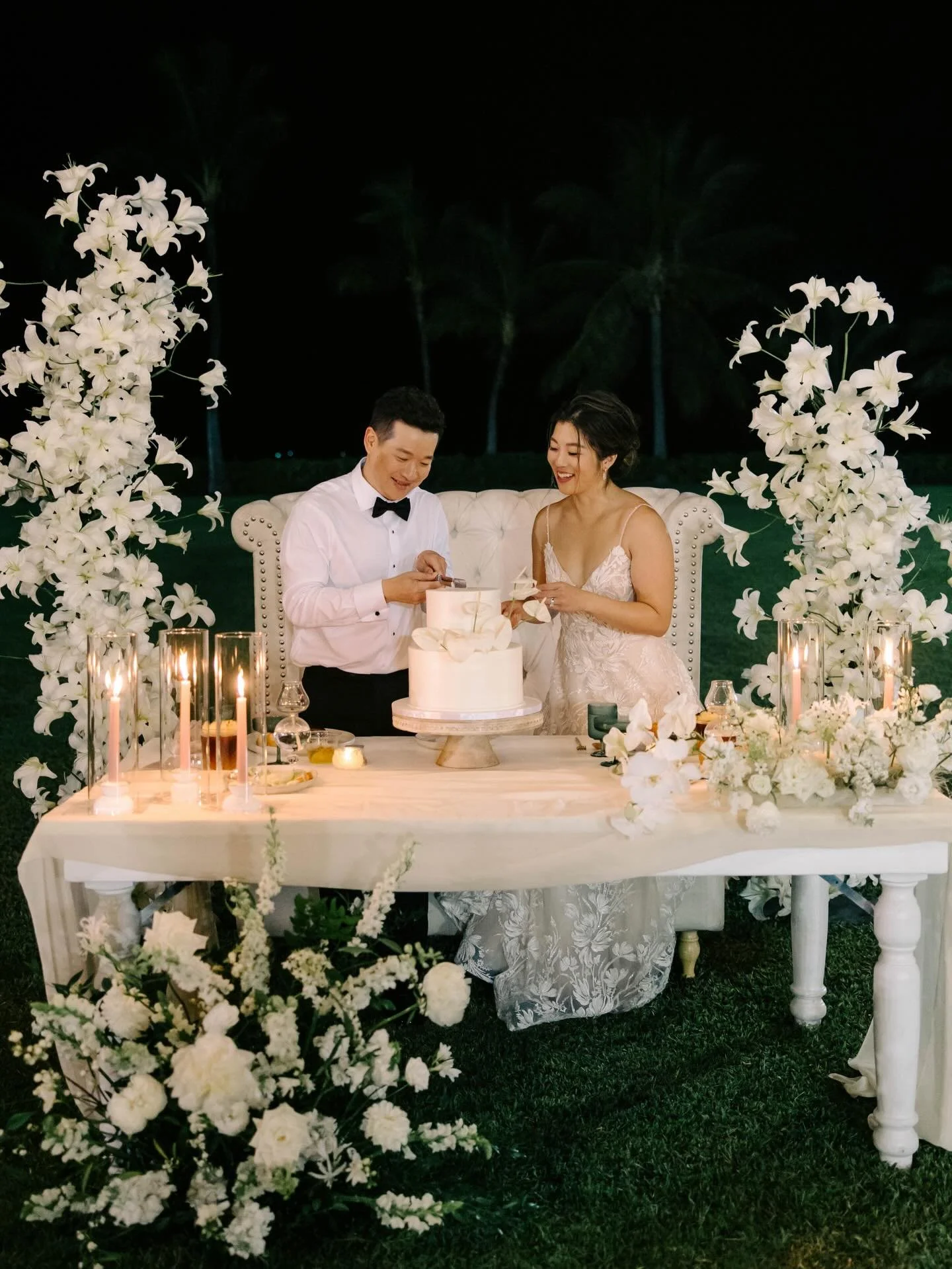 The perfect cake cutting back drop🤍

#oahuweddingphotographer
#hawaiiweddingphotographer #lanikuhonua #lanikuhonuaweddings #koolinawedding