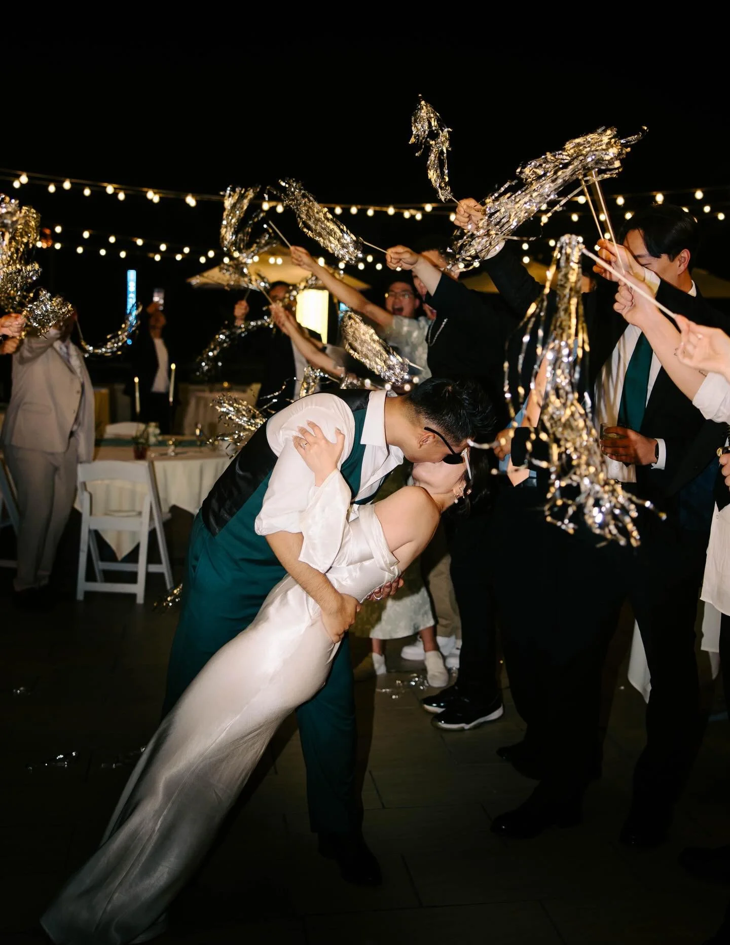 This wedding sendoff✨

#hawaiiweddingphotographer #oahuweddingphotographer #hawaiiintimateweddingphotographer #hawaiielopementphotographer #oahuelopementphotographer