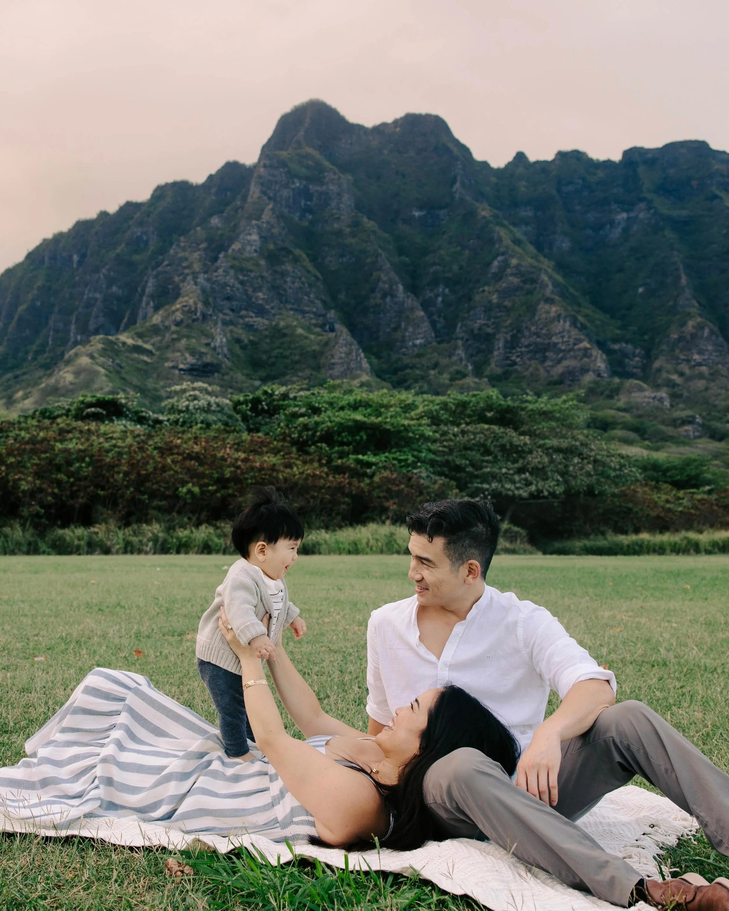 Some favorites from their family session🤍
.
.
.
#hawaiifamilyphotographer #oahufamilyphotographer #oahuphotographer #hawaiichristmasphotographer hawaiiholidayphotographer

Oahu family photographer documenting family sessions across Hawaii