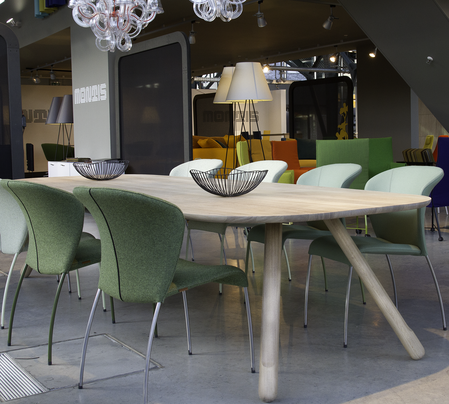 Disq-Calla-Ella - Orgatec 2012 HR-7.png