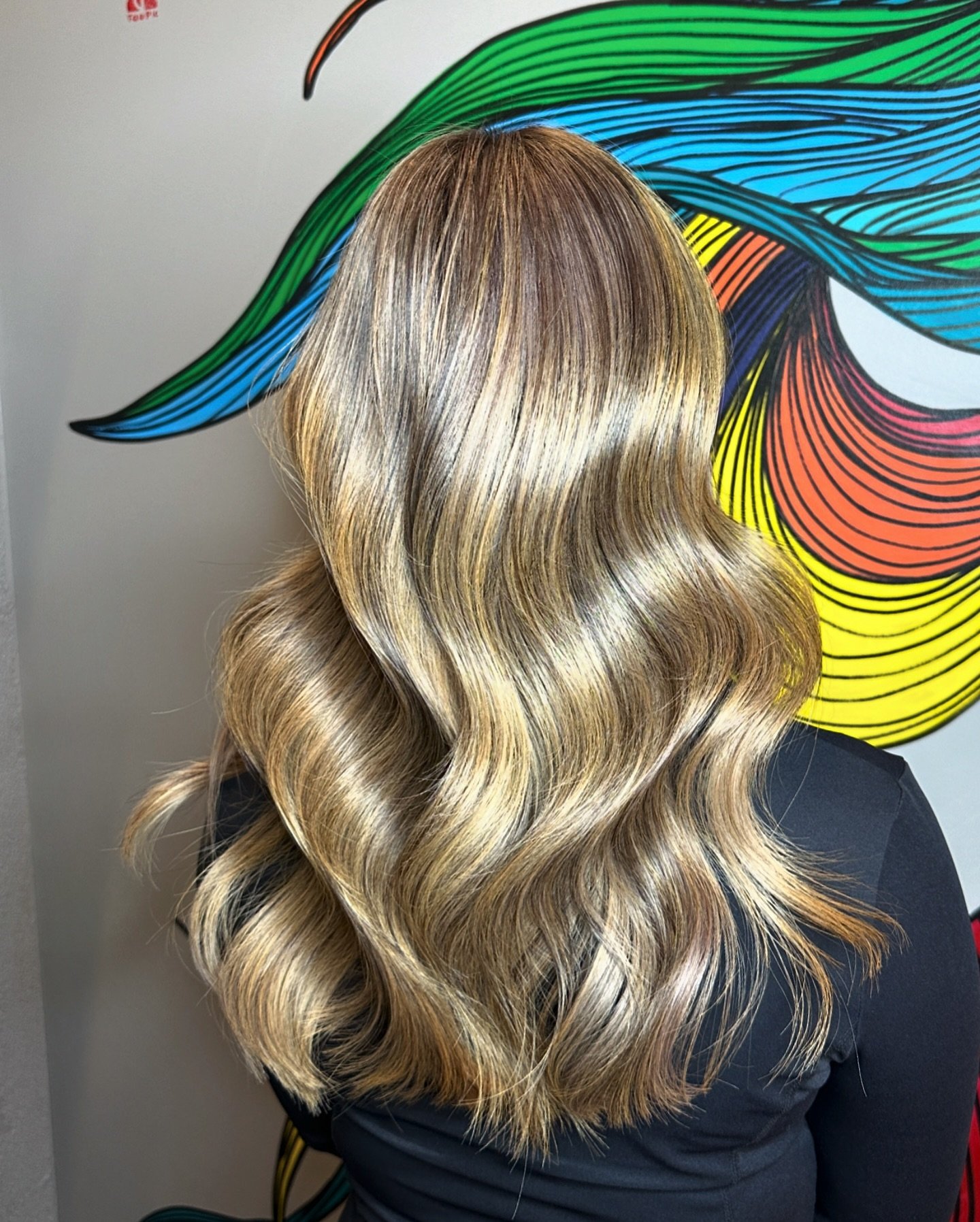 And they say perfect hair does not exist&hellip; well take a bow. 💕😍✨ BIEGEY BLONDE. Love the dimensions through the colour! Another slay by our talented stylist Vee. 🥰

Color/Cut by @thugsbunny__ 

#adelaidehairsalon #blowitsahairthing #adelaide 