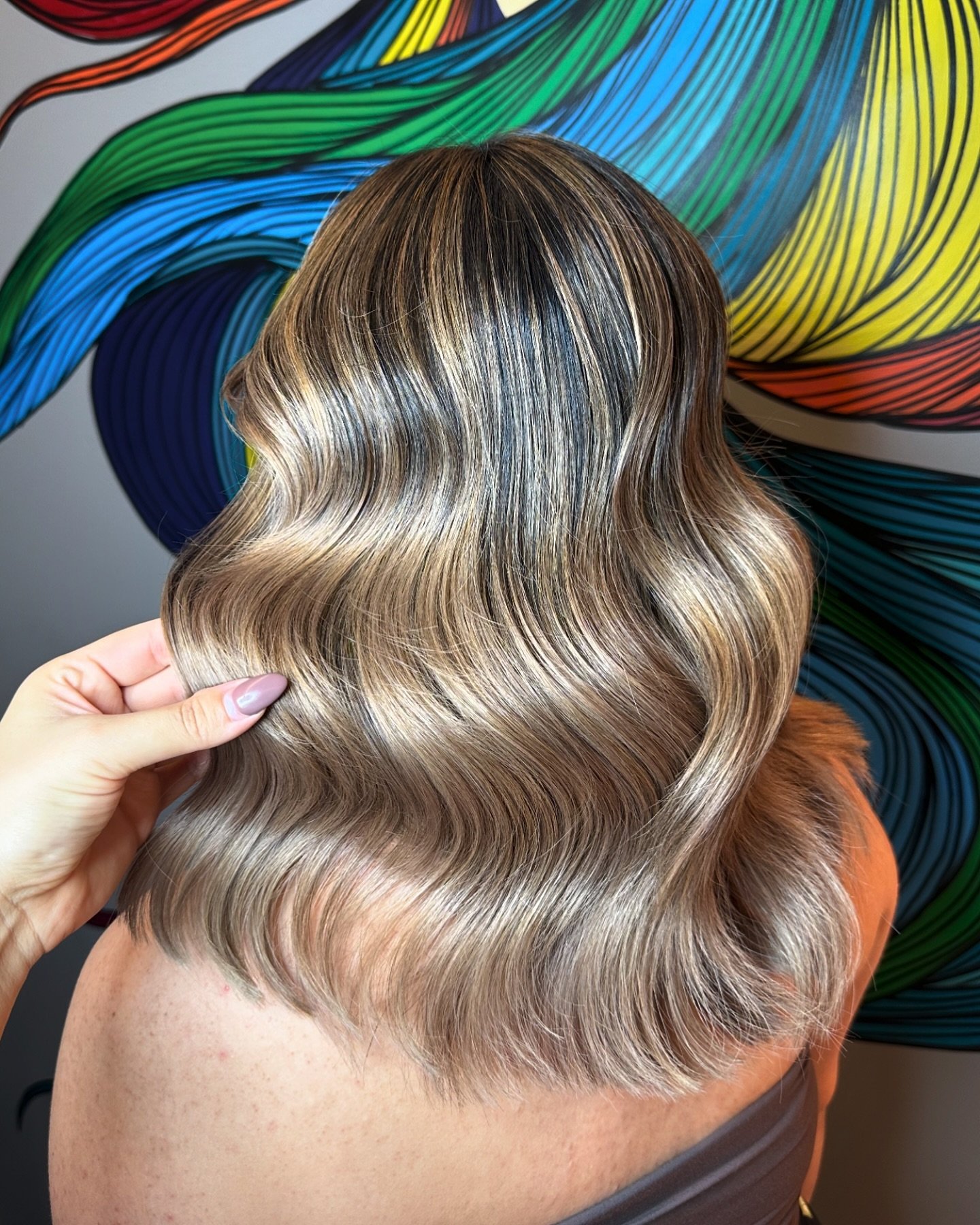 Who doesn&rsquo;t love gorgeous balayage? BIEGEY CREAMY BLONDES. ❤️✨😱 This hair just looks so perfect and dreamy. Geez, Wake us up!! 💕🫰

Cut/Color by @thugsbunny__ 

#adelaidehairsalon #blowitsahairthing #adelaide #hairsalon #adelaidecolourist #ad