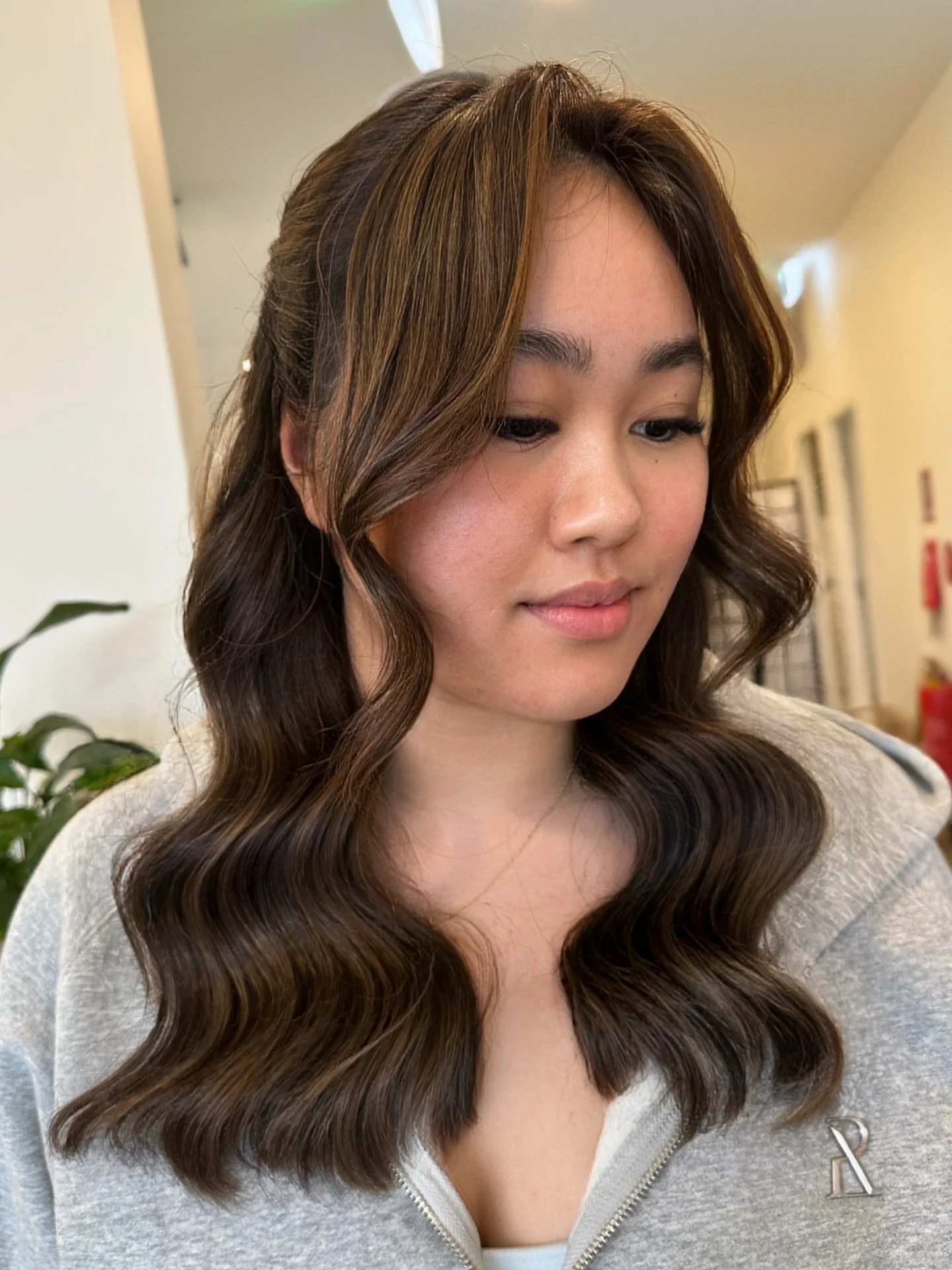 Romantic vibes only with this half-up, half-down twisty look! Super obsessed with this style. 🌹❤️😘 Book now for your upstyle! 

Style by @hairbyhungtran

#adelaidehairsalon #blowitsahairthing #adelaide #hairsalon #adelaidecolourist #adelaidesalon #