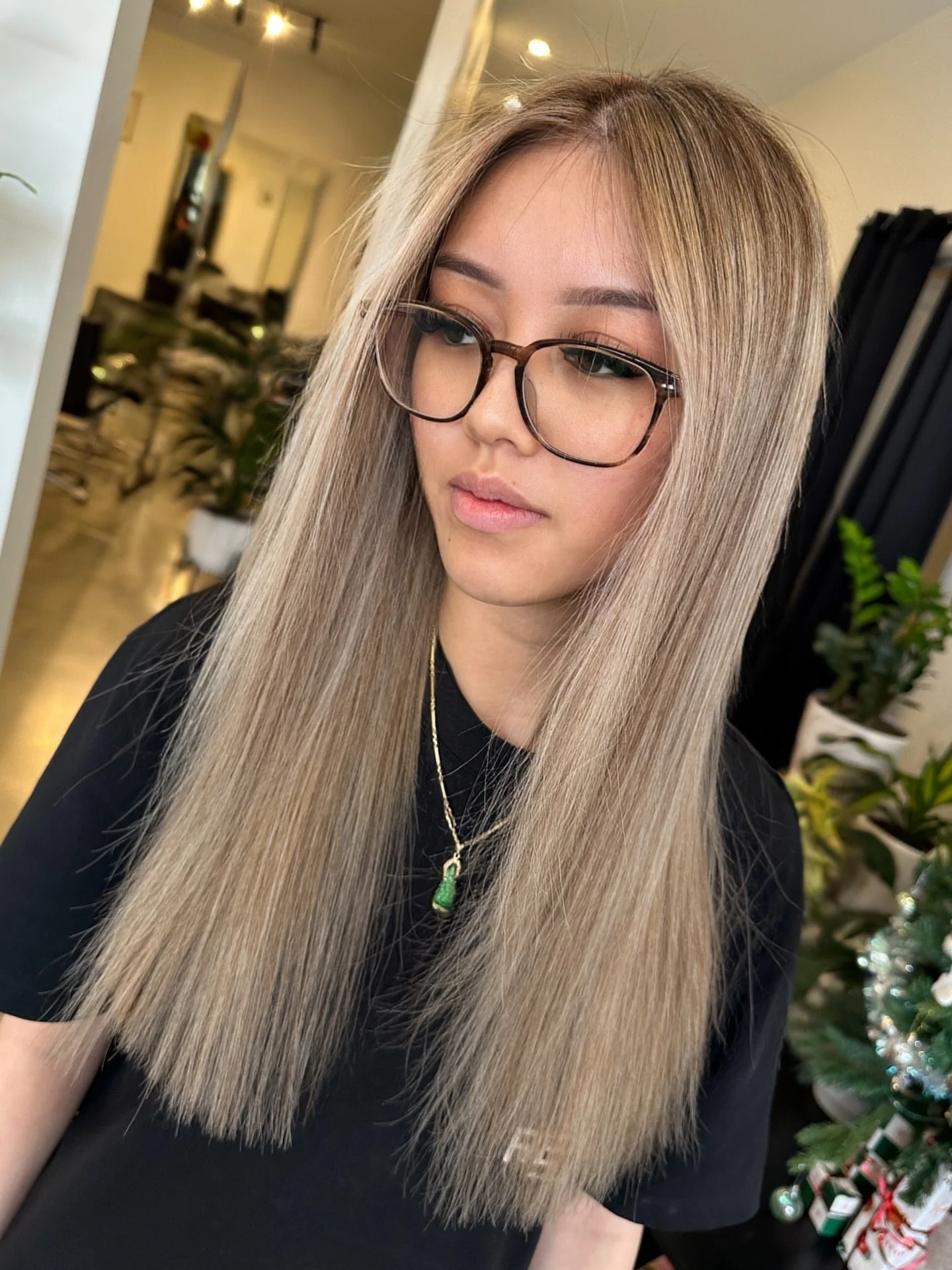 Totally OBSESSED 😍❤️👌 with this Asian BLONDE Balayage. Goodbye brassy hair, hello stunning new look!

Cut/Colour by @hairbybillieclark 
Colour Assist by @hairbyhungtran 

#adelaidehairsalon #blowitsahairthing #adelaide #hairsalon #adelaidecolourist