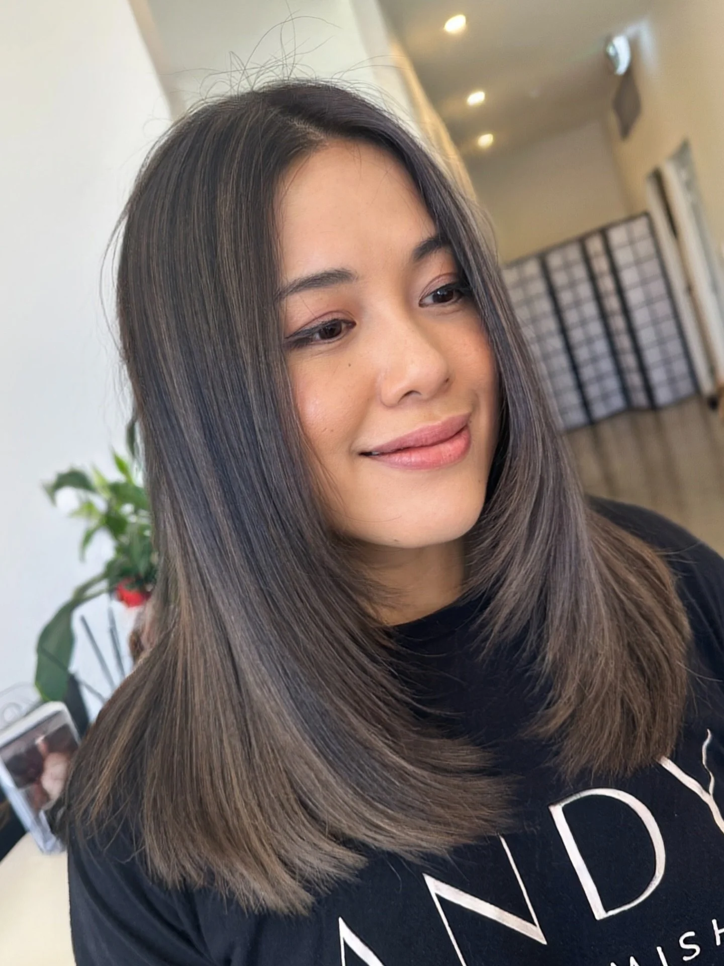 All she wanted was a natural blend&hellip;. No money piece and not too high either. Just something lived in, blended and balayaged. ❤️🥰🙏

Cut/Colour @hairbyhungtran 
Colour Assist by @simmyatelier 

#adelaidehairsalon #blowitsahairthing #adelaide #