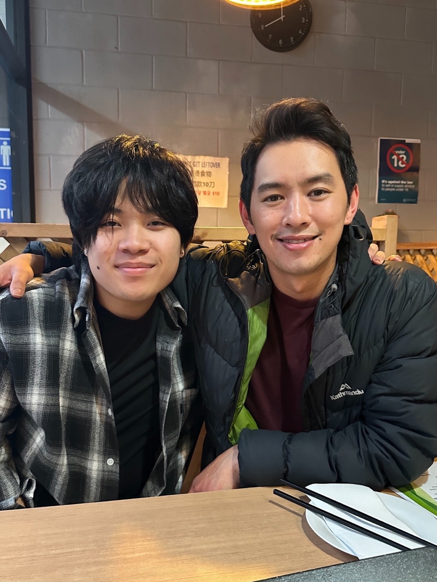 Matthew's finally mastering the art of banter and stirring up trouble! 😂✨👏 He learned from the masters, and it's clear they feed off each other's energy. A fun workplace is always better than a dull one. ❤️😎

 @simmyatelier @hairbyhungtran 

#adel