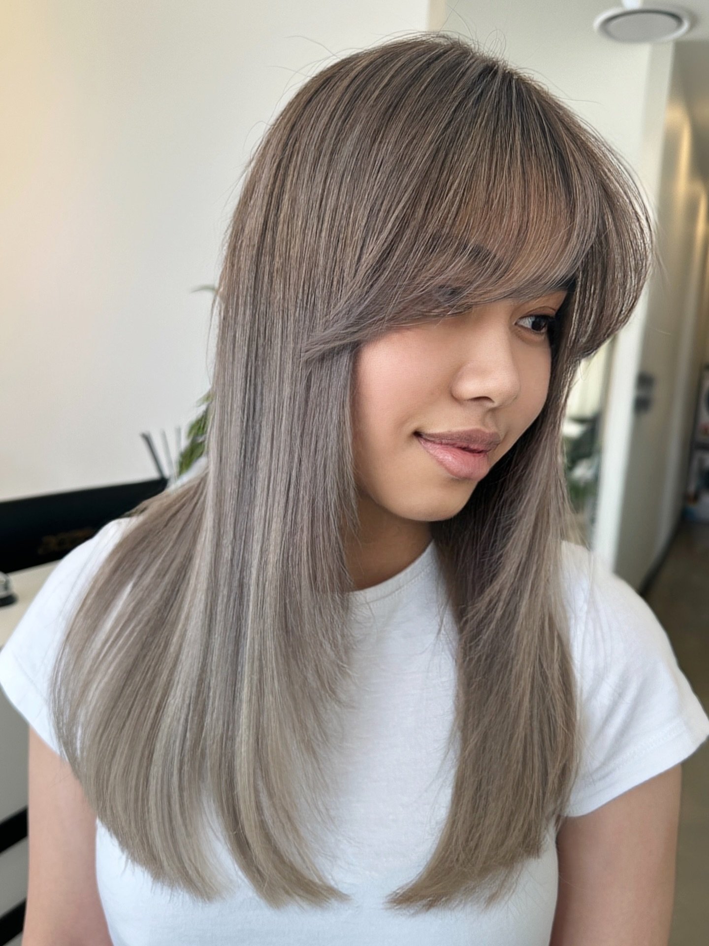 Ice ICE baby. 🥶❄️🧊 Refreshing those pesky roots and much needed ends.. 🫶❤️

Colour/Cut by @hairbyhungtran 

#blowitsahairthing #kilkenny #adelaidecolourist #adelaidesalon #hairbyhungtran