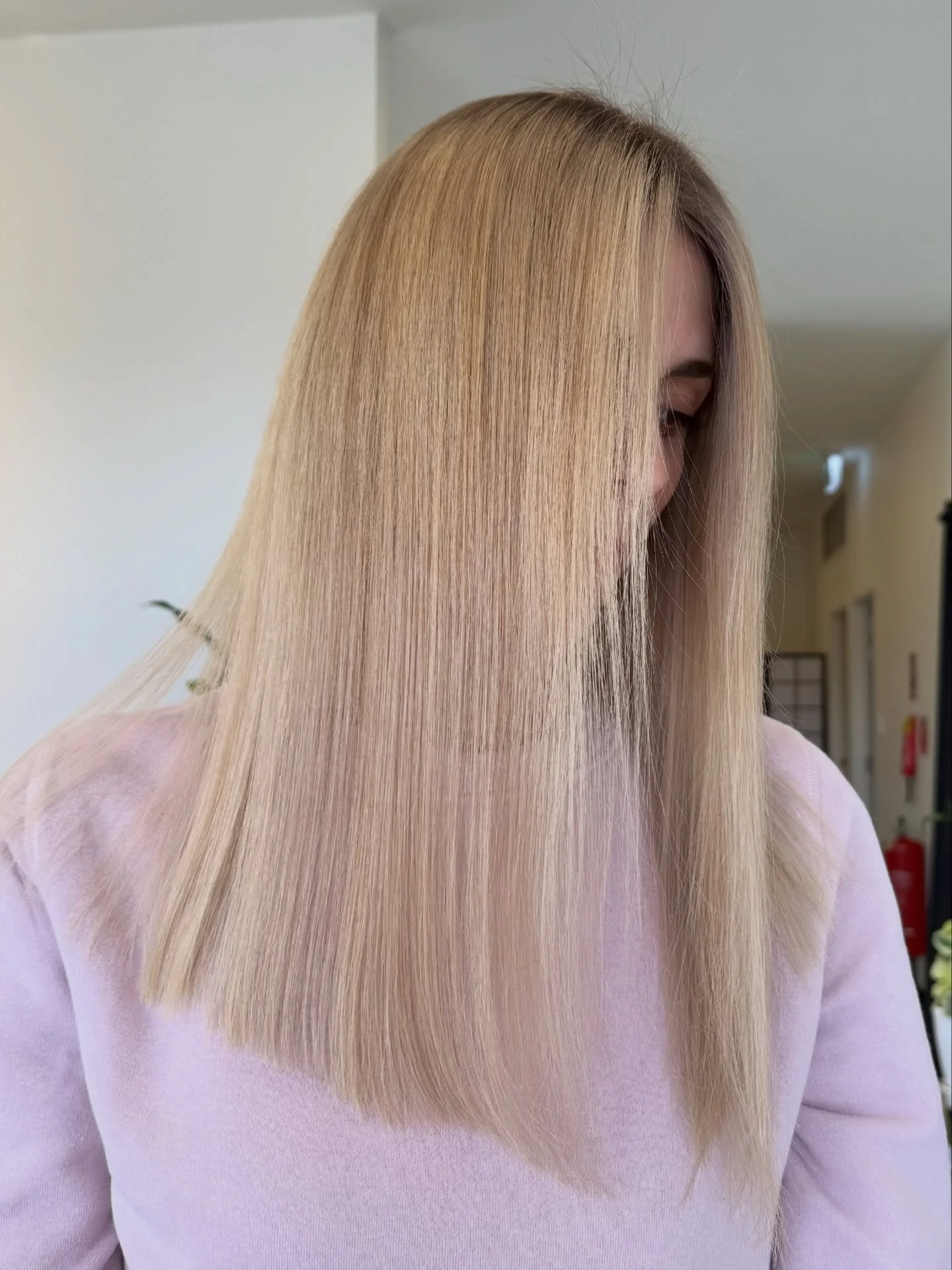 When the hair is neglected, the onus falls onto the stylist. A bit of colour correction is what we do best. ❤️🫶

Cut/Colour by @hairbybillieclark 

#adelaidehairsalon #blowitsahairthing #kilkenny #adelaidecolourist #adelaidesalon