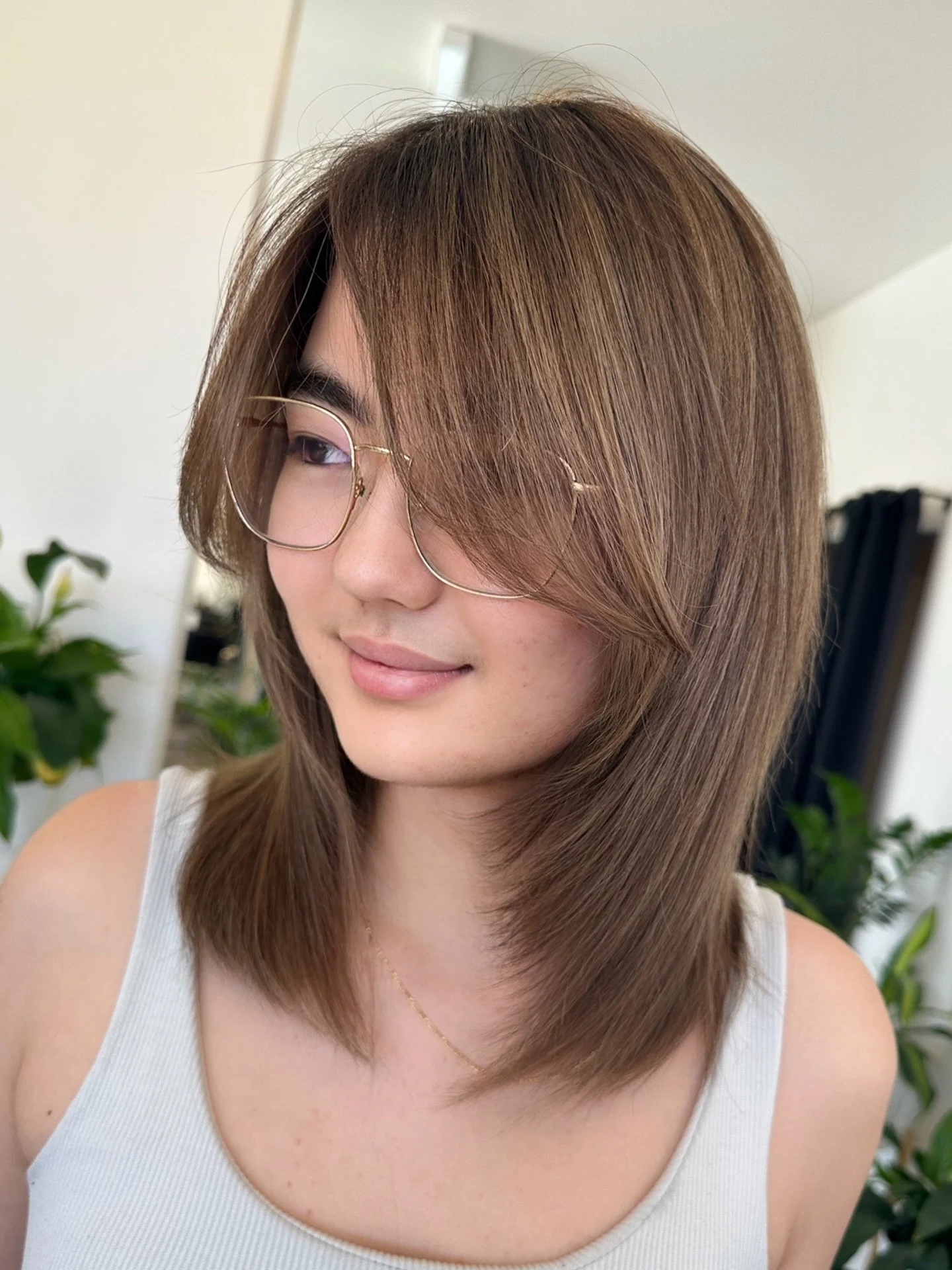 Why not add more heavier soft face framing and layers to soften up your day. 🥰✂️

Cut/Colour by @hairbyhungtran 
Colour Assist @e.hniangzi 

#blowitsahairthing #kilkenny #adelaidecolourist #adelaidesalon #hairbyhungtran