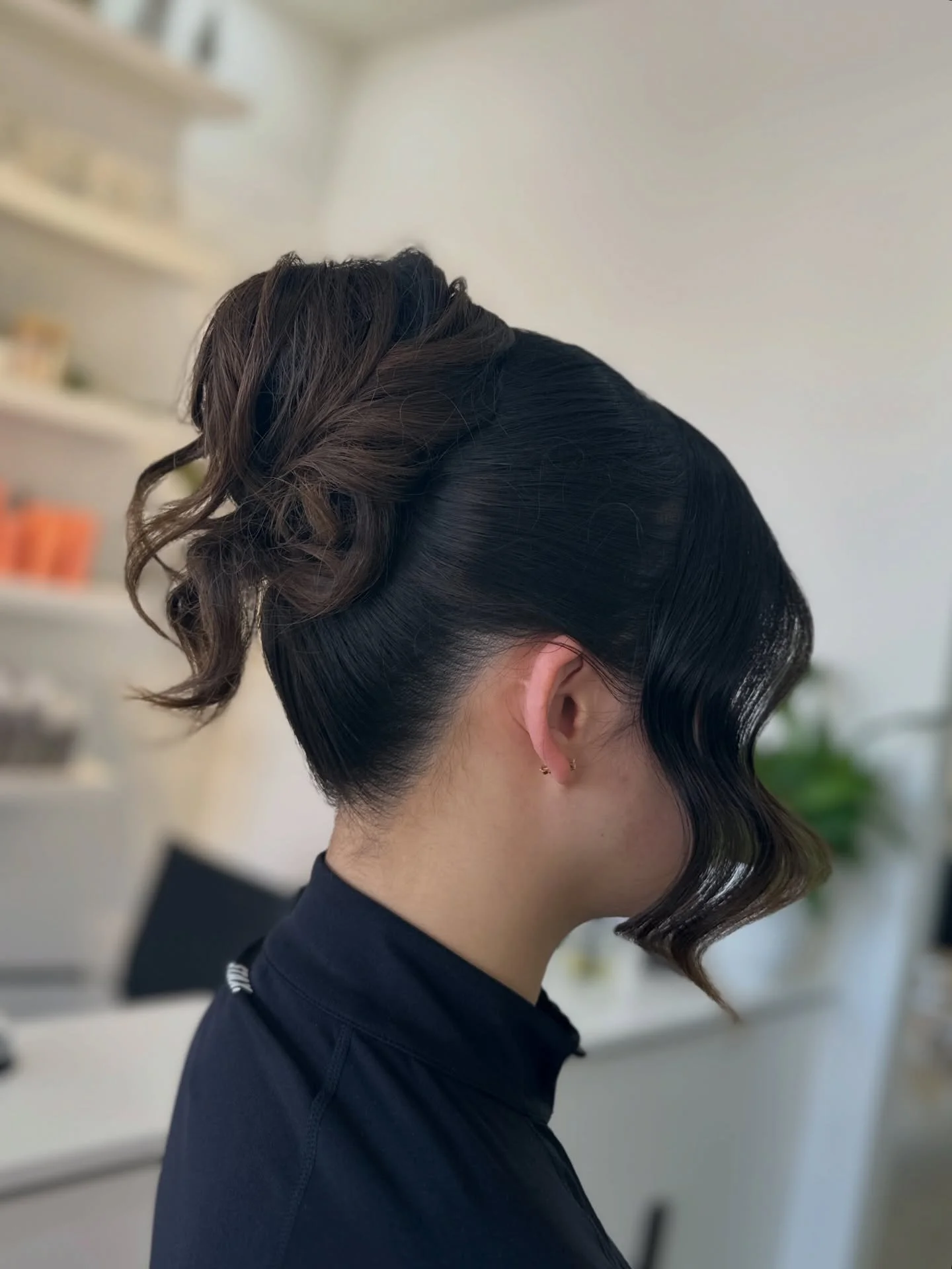 Another day, another romantic upstyle. 🥰💕🫶 We can do it for any occasion. Let us take care of your event needs.

Style by @ilahabeautyy 

#adelaidehairsalon #blowitsahairthing #kilkenny #adelaidecolourist #adelaidesalon
