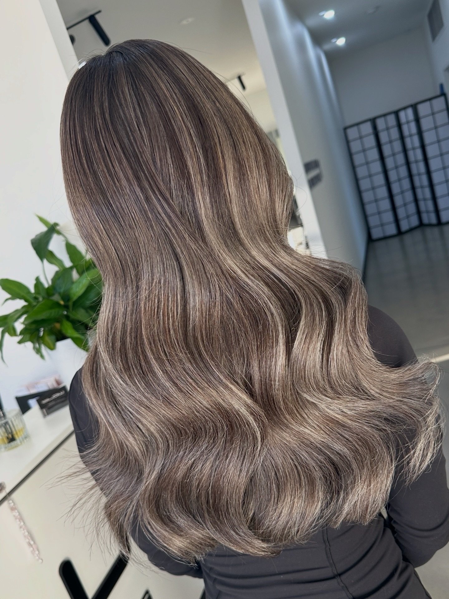 When everyone says no, but you know it&rsquo;s possible, you gotta take the leap and prove them wrong. A 6.5 hour session with Hung soloing on a Monday.💦🫶❤️

Cut/Colour by @hairbyhungtran 

#blowitsahairthing #kilkenny #adelaidecolourist #adelaides