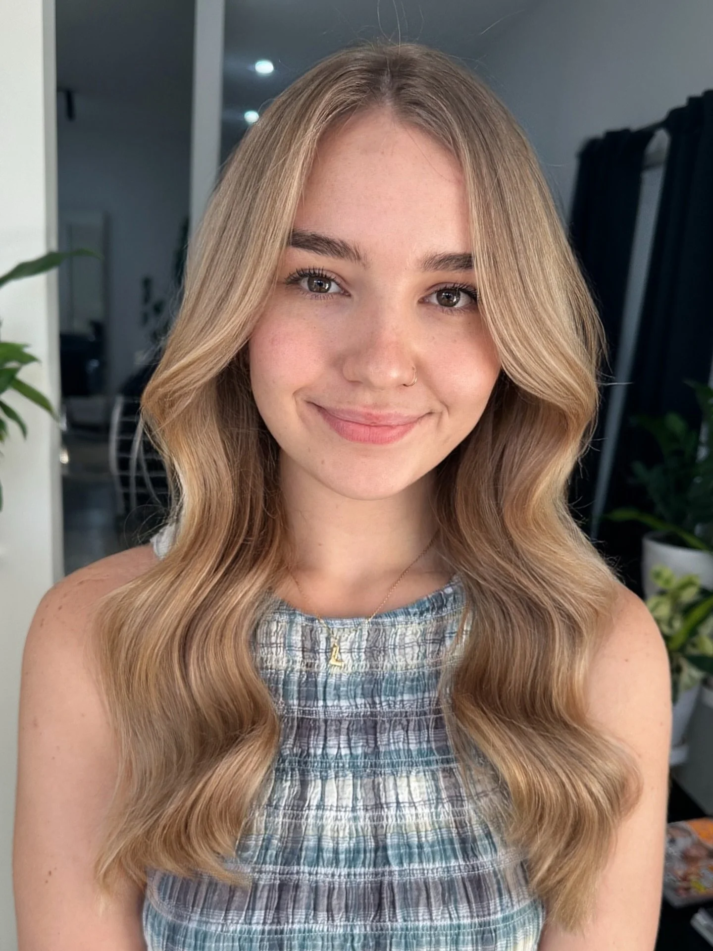 Gorgeous, sun-kissed natural blondes. Finding the perfect balance between cool and warm. 🤩❤️ Captured during the golden hours of the day. ✨

Colour/Cut by @hairbyhungtran 
Colour Assist by @e.hniangzi 

#blowitsahairthing #kilkenny #adelaidecolouris