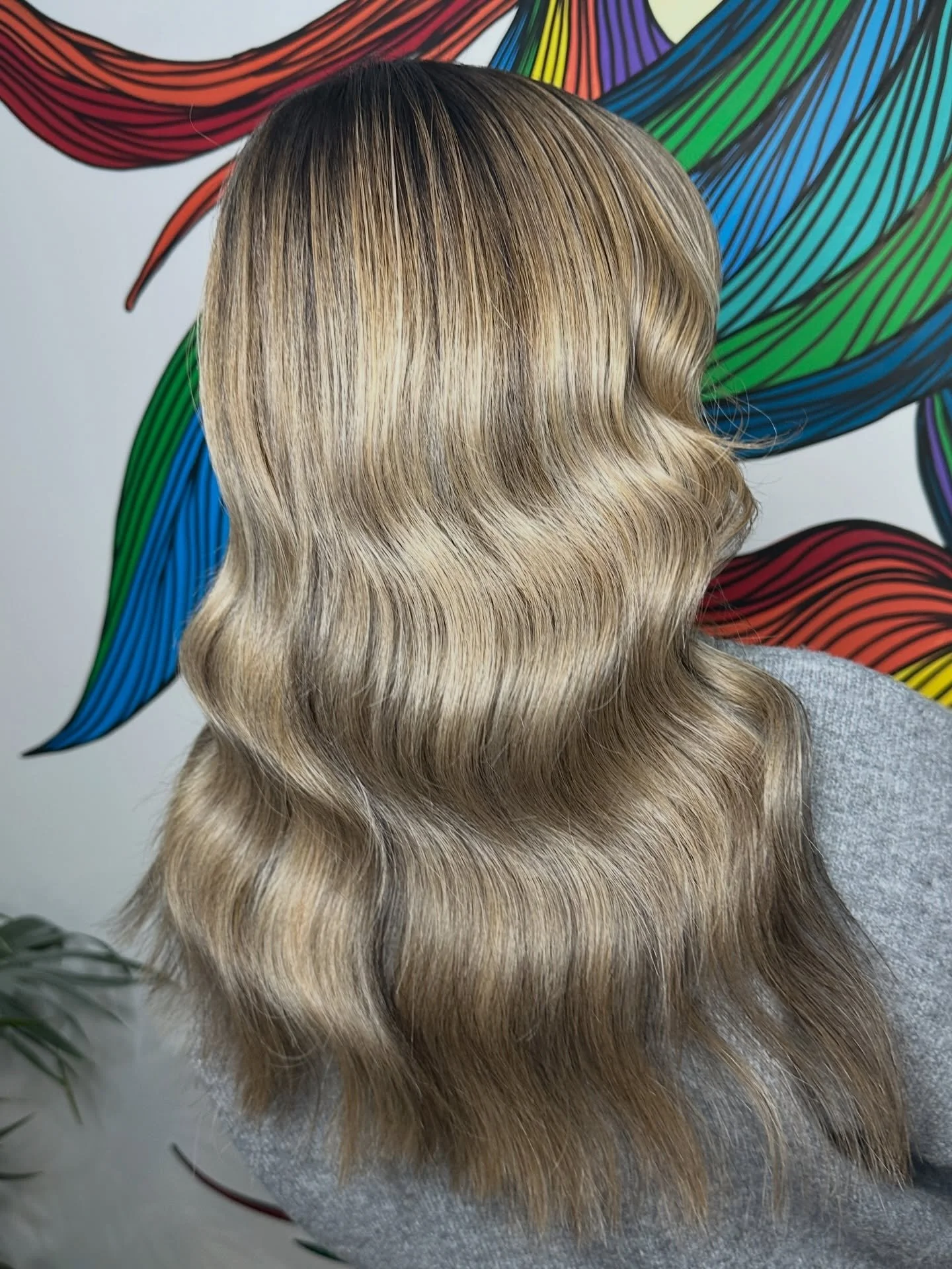 Have you seen anything more perfect? BEIGEY Asian BLONDES. 🥰🫶👌

Cut/Colour by @hairbyhungtran 
Colour Assist by @simmyatelier 

#blowitsahairthing #kilkenny #adelaidecolourist #adelaidesalon #hairbyhungtran