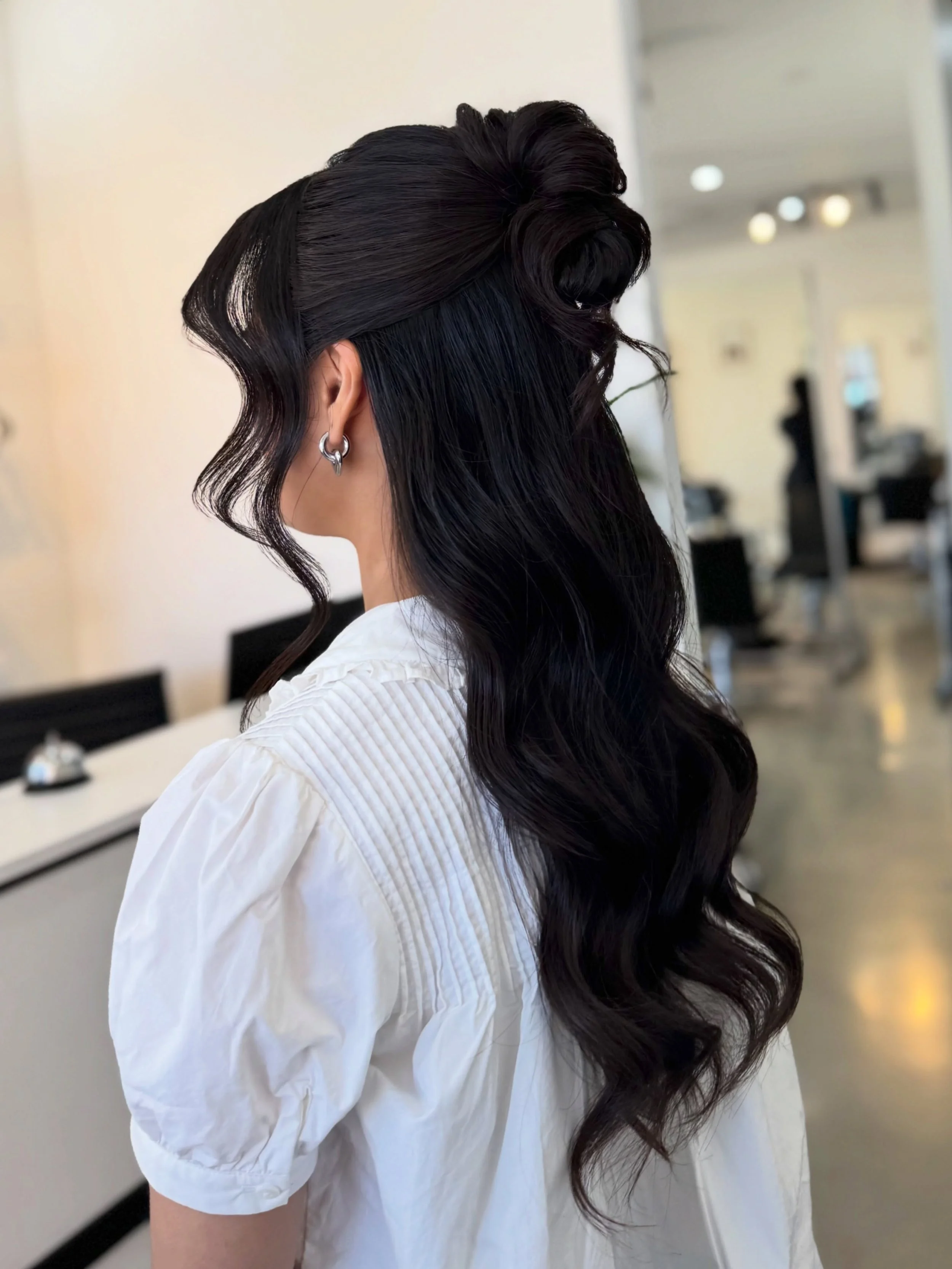 Styling isn&rsquo;t just about putting hair up, its about creating a balance within the look. Adding a bit of romance to this beautiful mane. ❤️🥰✨

Style by @ilahabeautyy 

#adelaidehairsalon #blowitsahairthing #kilkenny #adelaidecolourist #adelaide