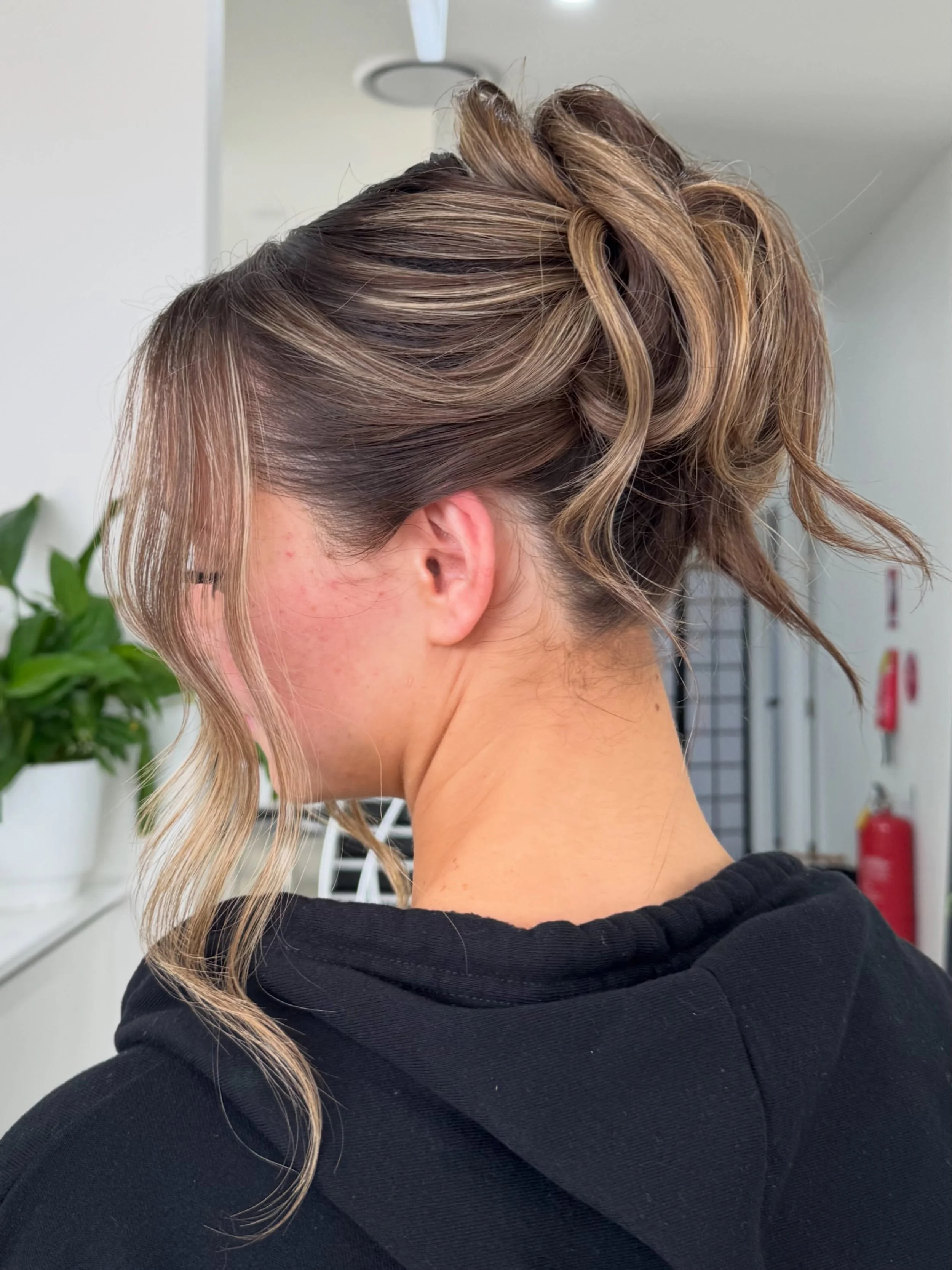 Not overly done but structured enough for this effortless chic look. ✨🥰🫶 Styled for any special occasion. Book now! ❤️

Styled by @ilahabeautyy 

#adelaidehairsalon #blowitsahairthing #kilkenny #adelaidecolourist #adelaidesalon