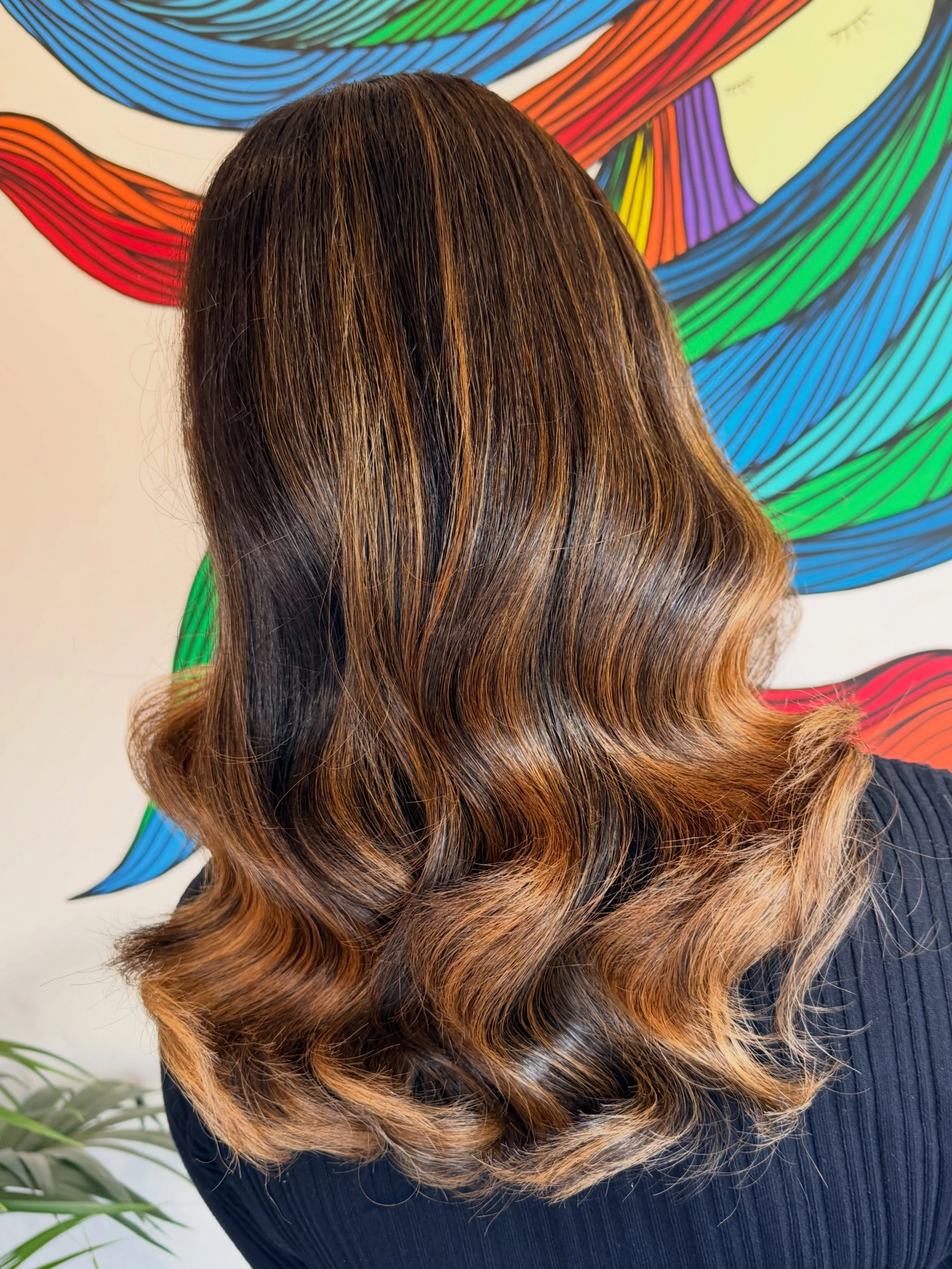 Elles first balayage! 😍🫶❤️ Little did we know that this was slightly more difficult than expected as we pushed through existing Henna. ⭐️

Colour/Blowdry by @e.hniangzi 

#adelaidehairsalon #blowitsahairthing #kilkenny #adelaidecolourist #adelaides