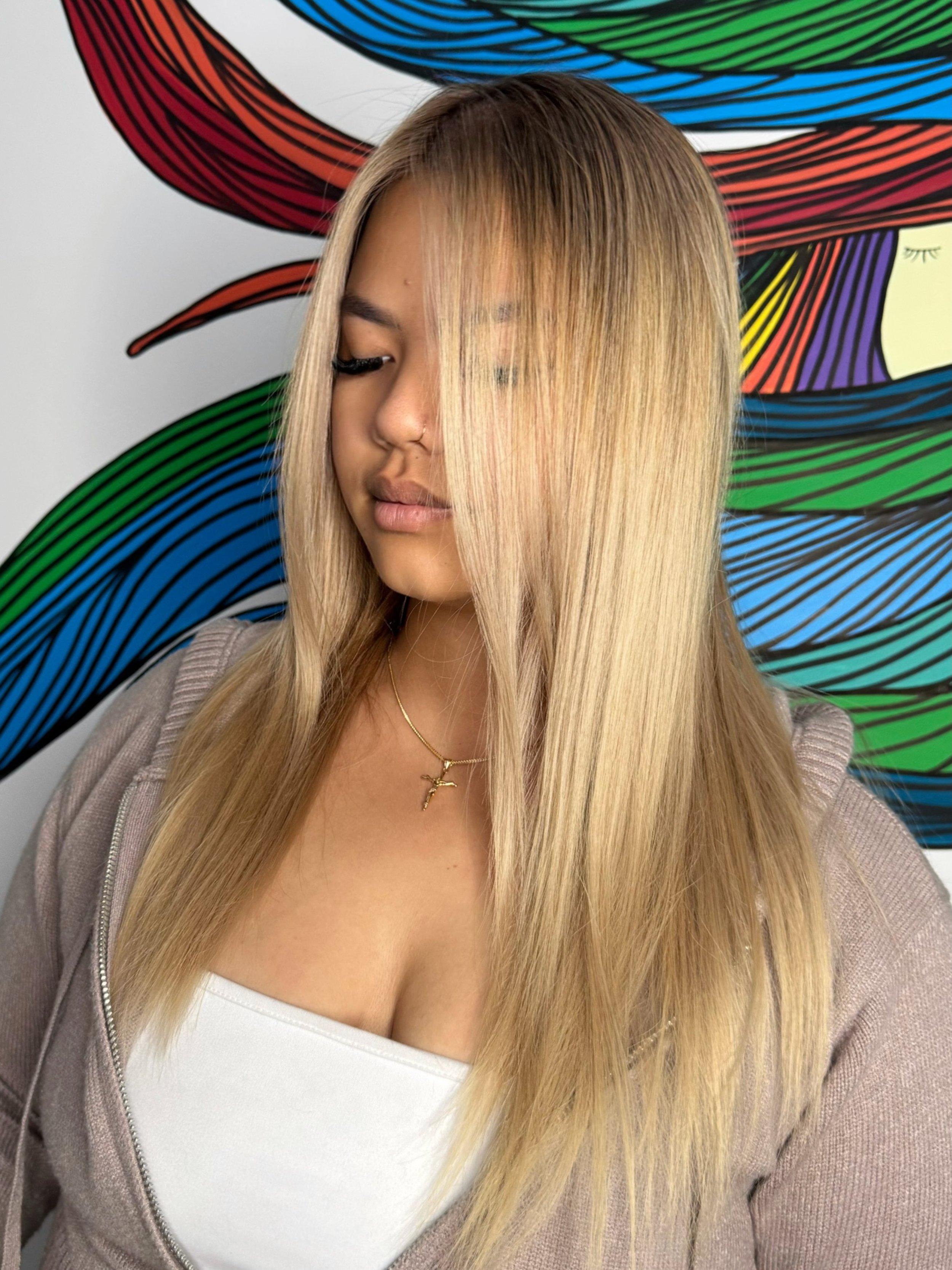 Creating seamless, high-impact blondes on naturally dark hair is our favourite kind of challenge. ✨🤍

Cut/Colour by @ilahabeautyy 

#adelaidehairsalon #blowitsahairthing #kilkenny #adelaidecolourist #adelaidesalon