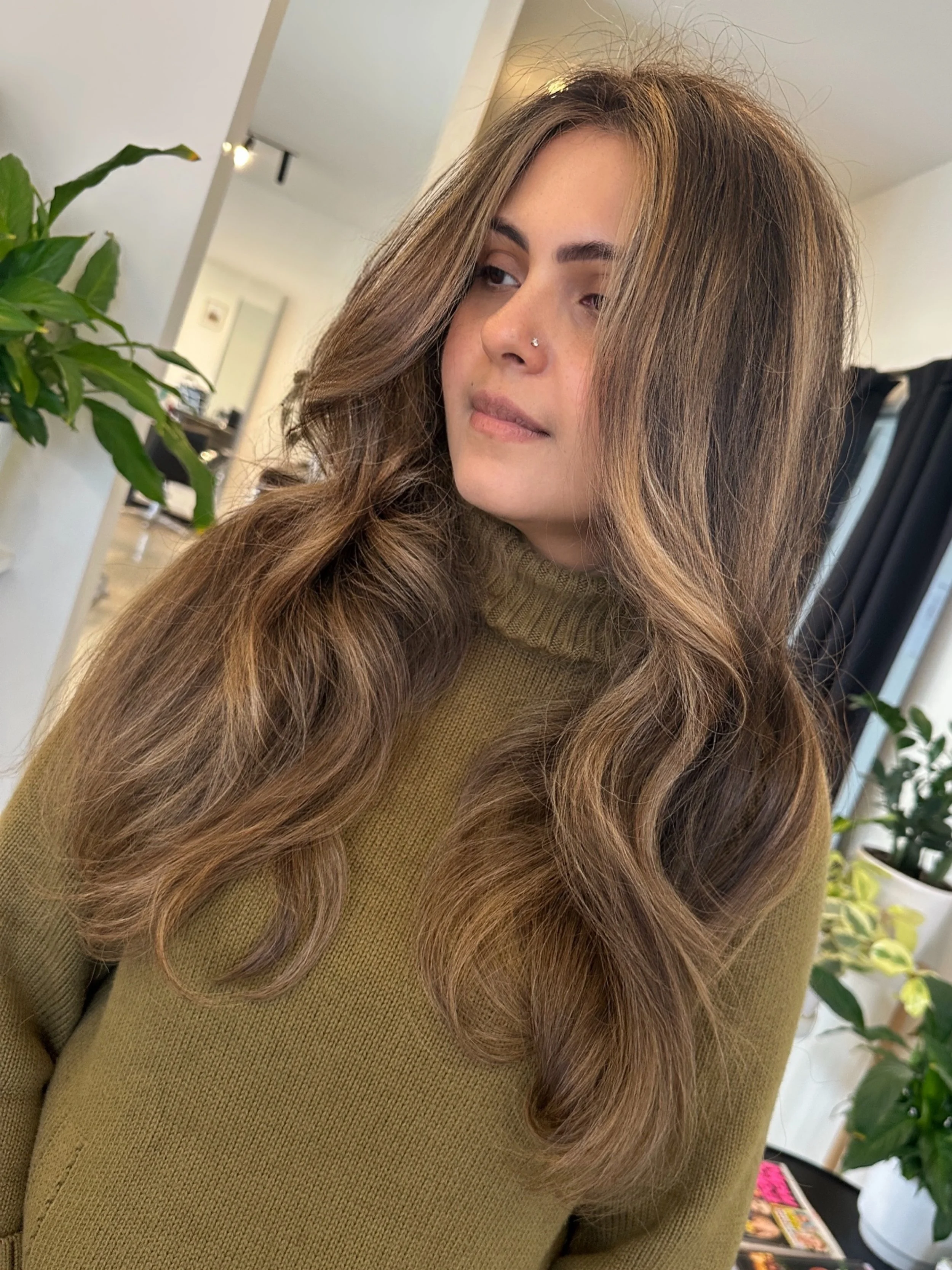 The perfect duo tackling this beautiful mane. 🤝✨ Together, they created the dreamiest rich honey blonde with gorgeous dimensional depth. Safe to say... we absolutely blew this one out of the park! 😍🫶❤️

Colour by @ilahabeautyy 
Blowdry (Yes! Blowd