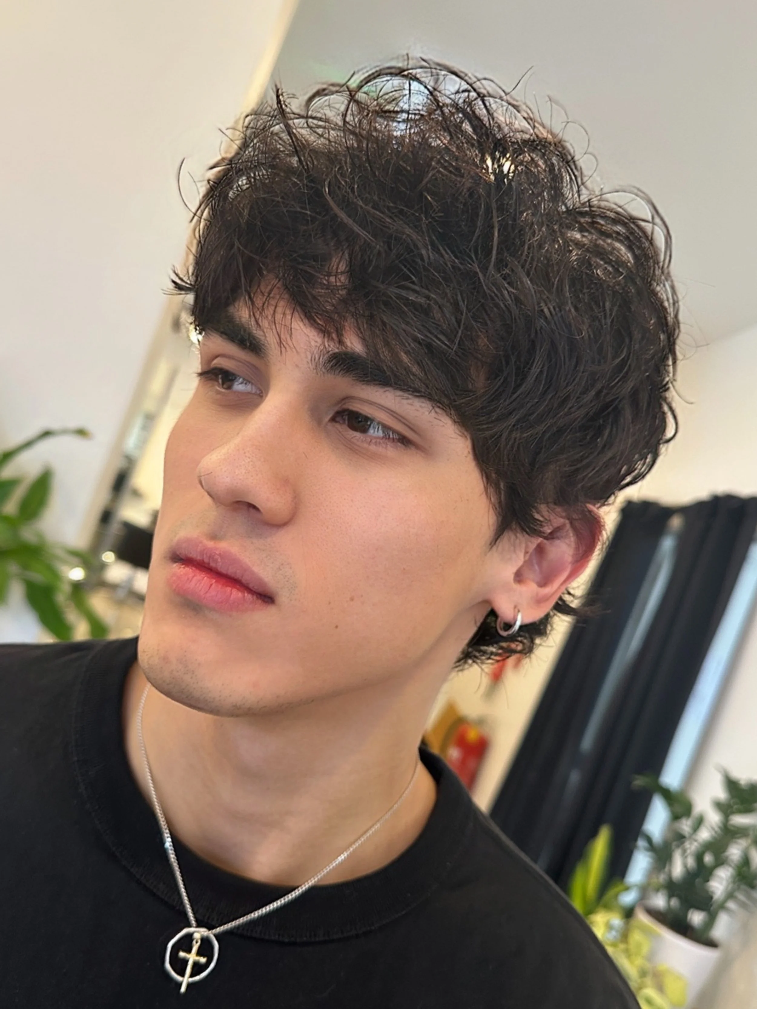 Curls get the girls. 😏 A killer haircut isn&rsquo;t about perfection&mdash;it&rsquo;s about shape, movement, and balance. Jagged edges, rough texture, and a silhouette that hits from every angle. Obsessed. ✂️🔥

Cut by @hairbyhungtran 

#blowitsahai