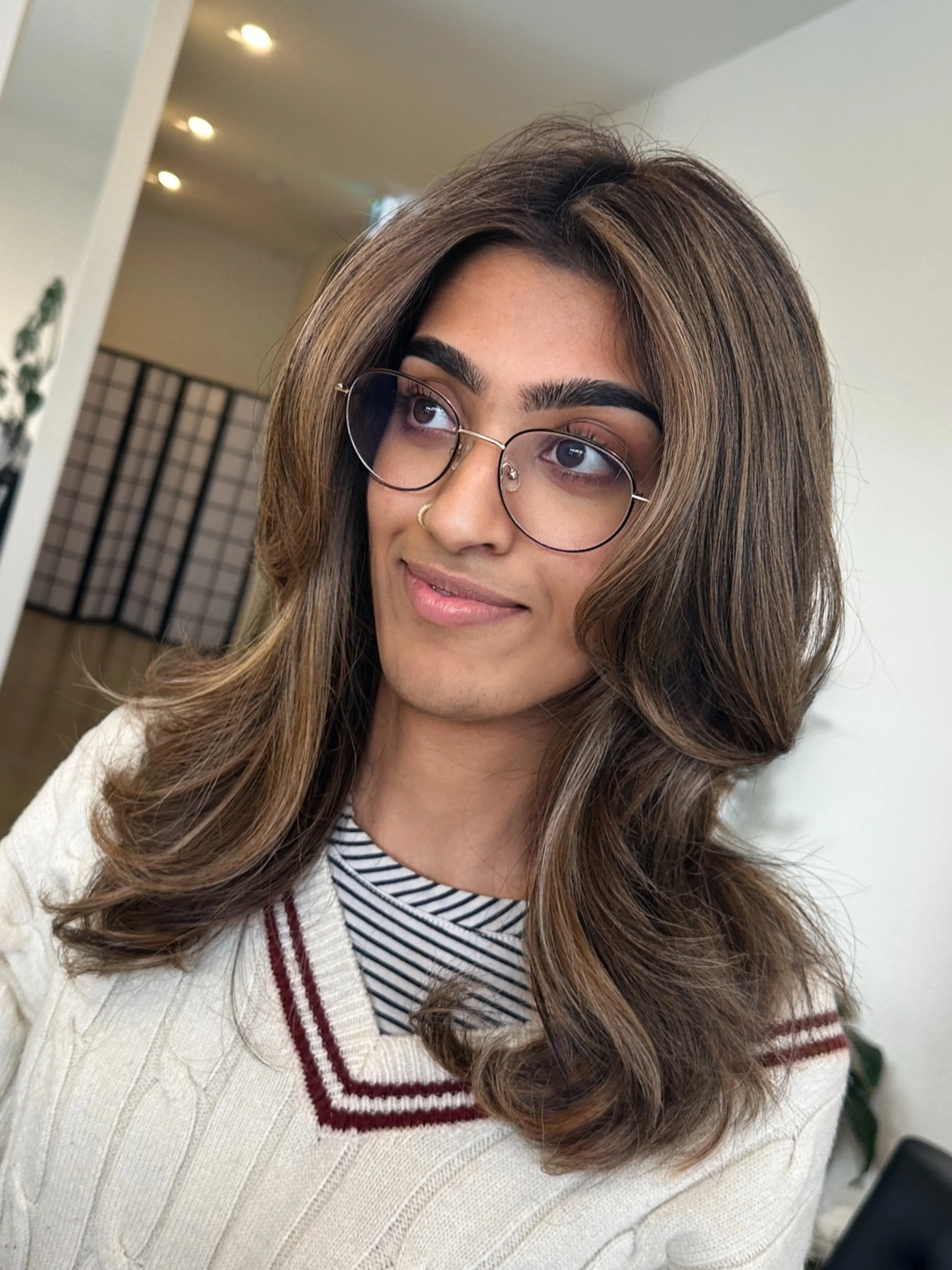 CHOCOLATE MILKY BROWN 🤎🥛 // Lifting the colour to create this gorgeous brunette with all the depth and richness we love. Complimented with a massive chop to bring the whole look together and create the most effortless, bouncy blowout.

Deep, glossy