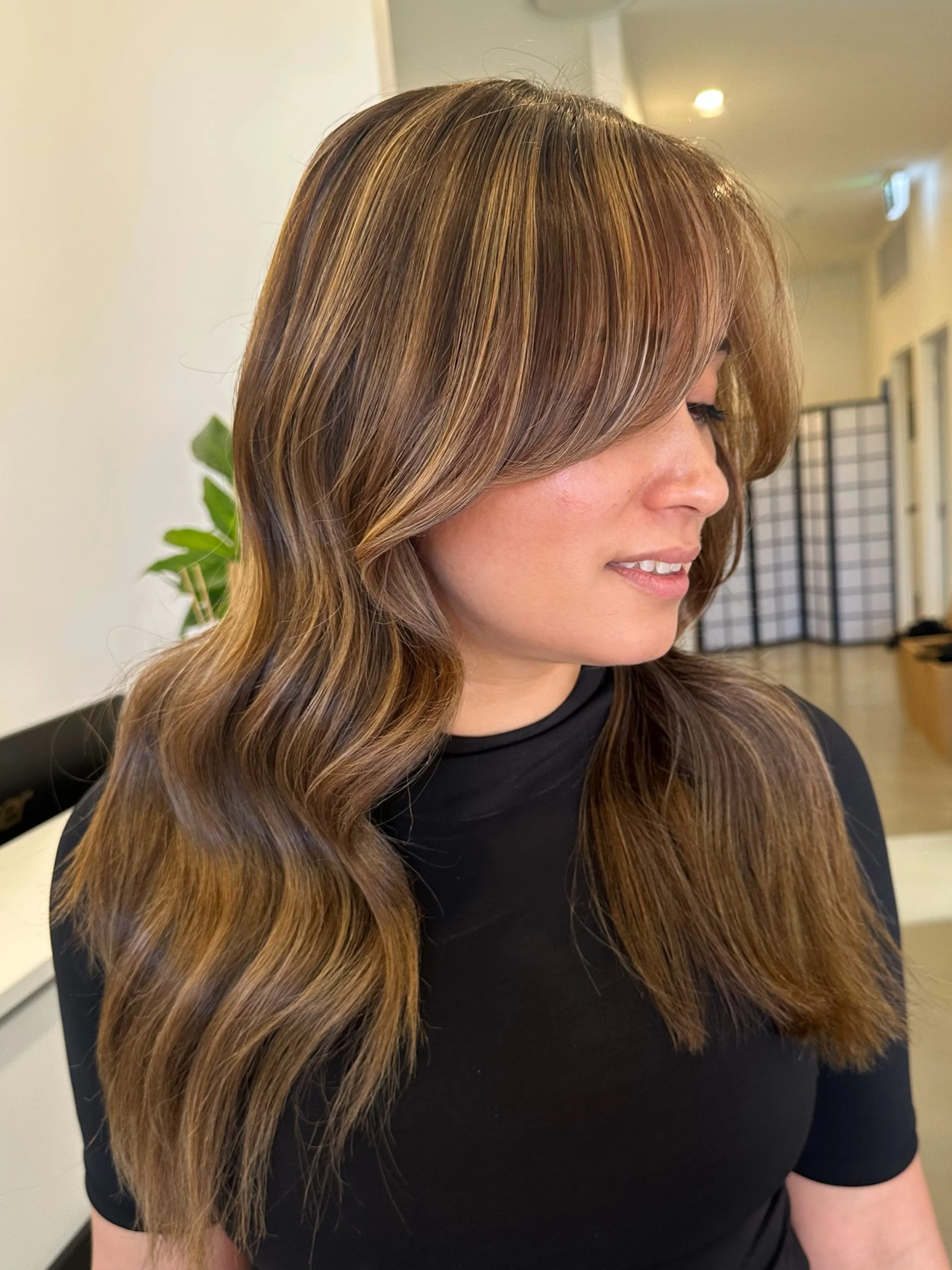 Beautiful CARAMEL hues. 🤎✨ Shiny, glossy and a whole lot of swag. We gave her that JLO-inspired glow, rich, dimensional and ready to turn heads. 💕🫶❤️

Because sometimes you don&rsquo;t just leave with new hair&hellip; you leave with a whole new at
