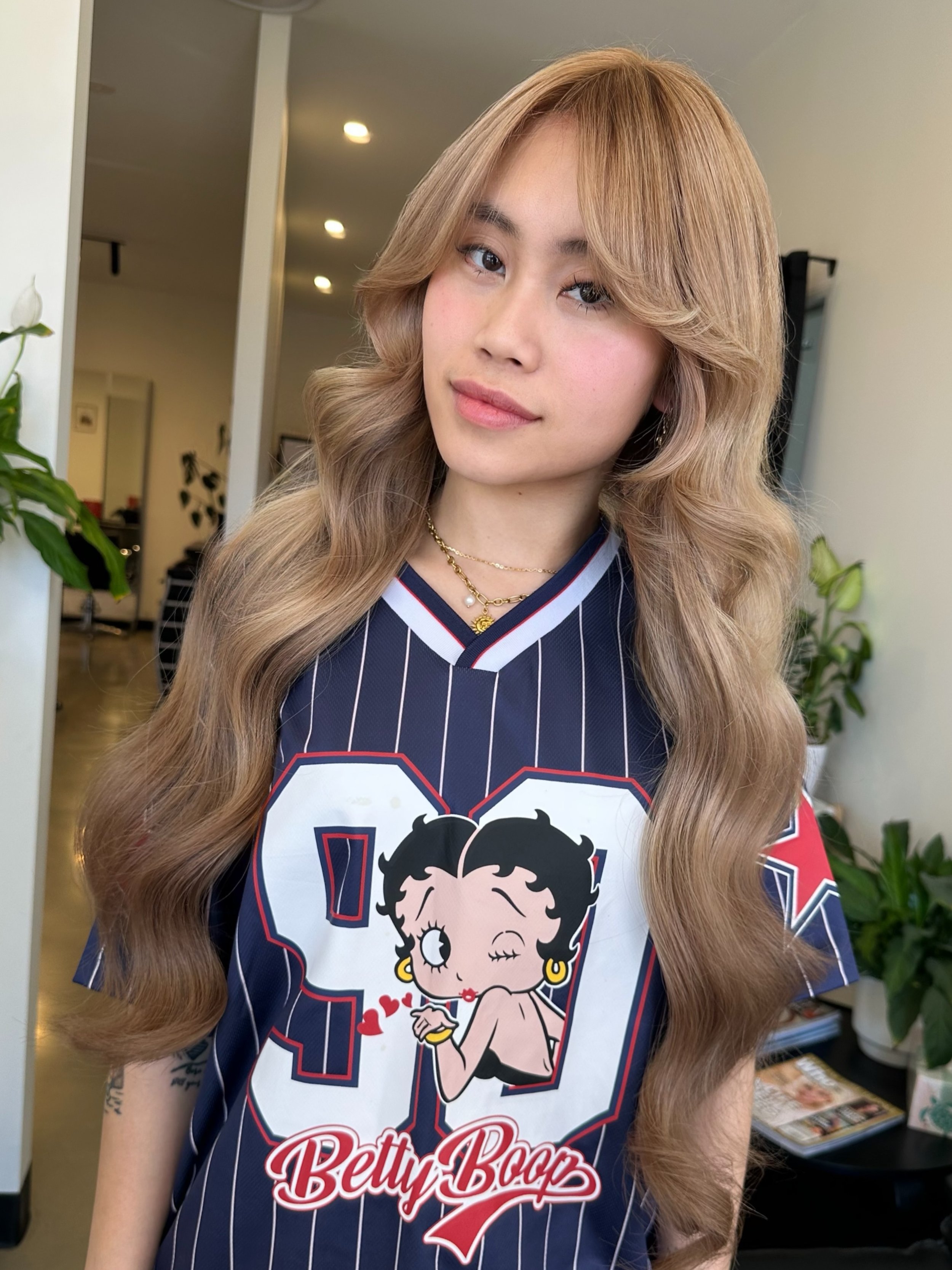 MILK TEA BLONDE ❤️🫶✨

No matter how many times we&rsquo;ve done this Asian bleach application, the process never gets easier. It&rsquo;s the precision, consistency and patience that truly make this colour so challenging.

Every section needs to be m