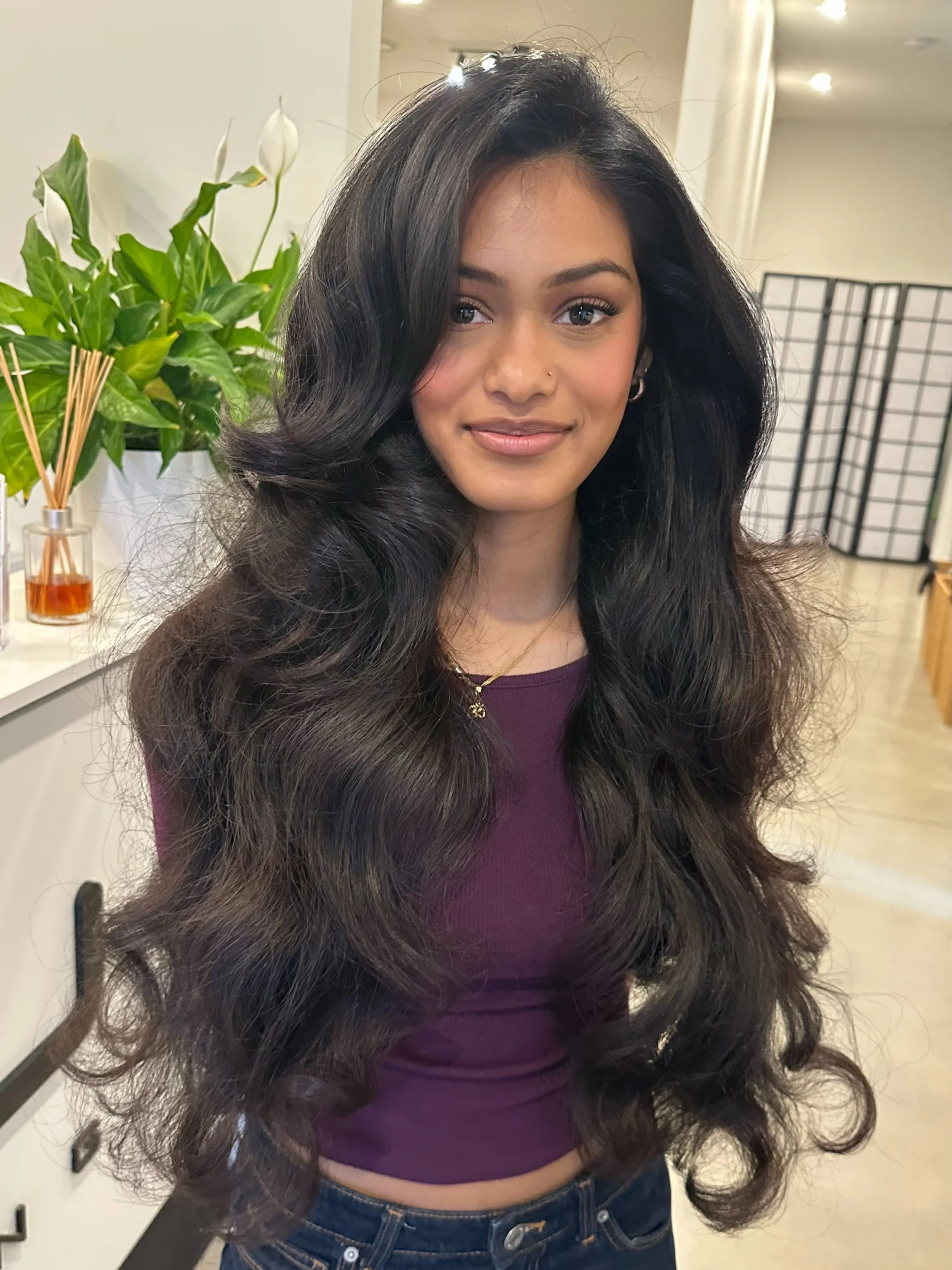 Came in with a frizzy mess and walked out with a fresh cut + the ultimate Victoria&rsquo;s Secret BIG BOUNCY BLOWOUT. ❤️✂️✨

Look at that volume, movement and bounce! 😍🫶 From &ldquo;what is happening with my hair?&rdquo; to &ldquo;OMG, I LOVE IT!&r