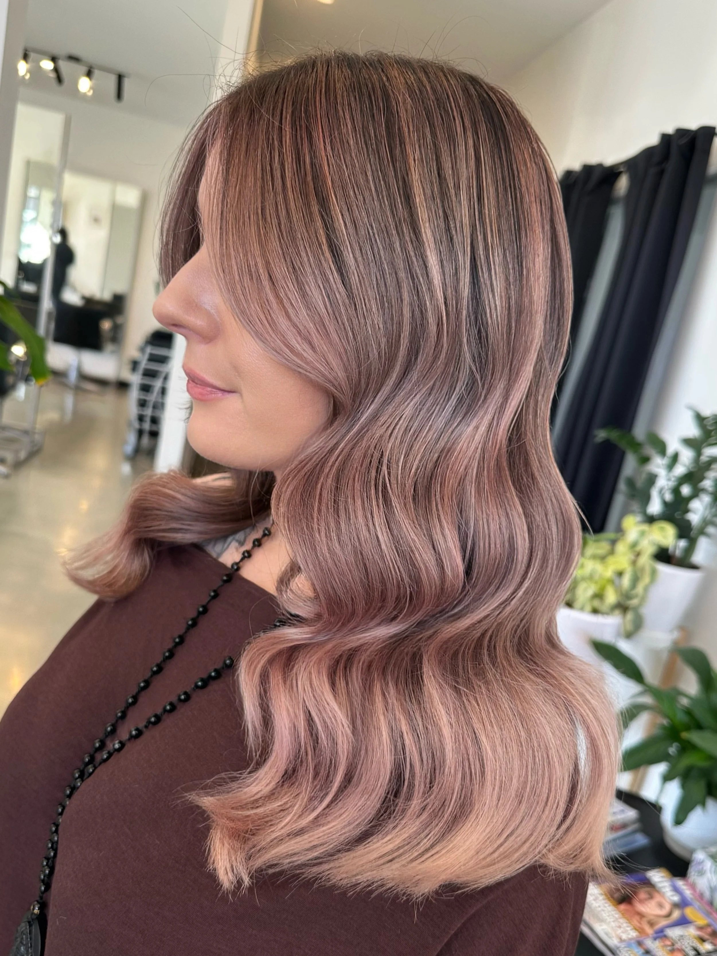 🌸 BLUSH BLONDE 🌸

Pretty, pastel and a little bit dreamy. ✨Blush Blonde sits on the pastel spectrum, which means these delicate tones will naturally fade quicker than deeper colours. That&rsquo;s where the aftercare comes in! 👀

A colour-depositin